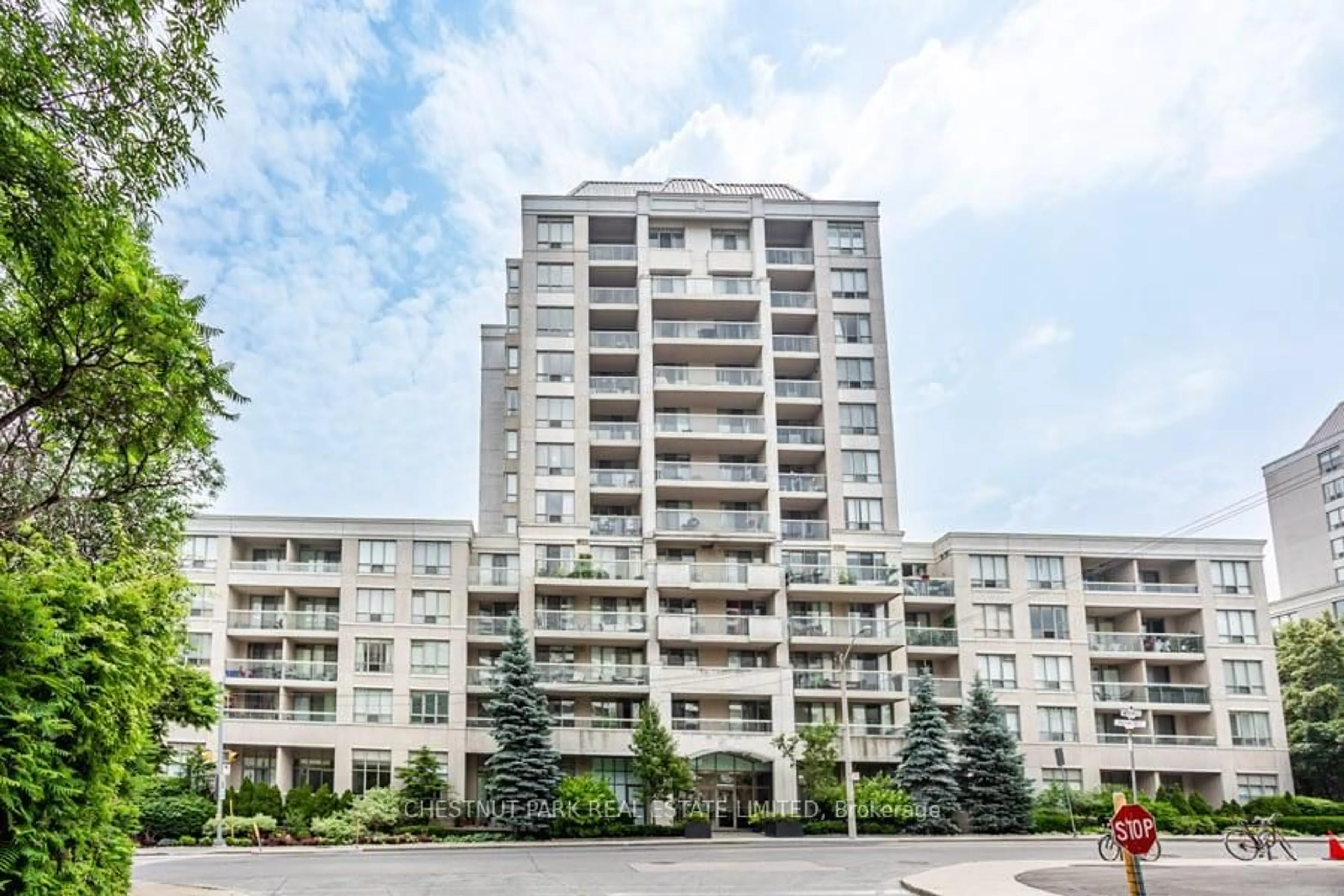 Patio, building for 253 Merton St #505, Toronto Ontario M4S 1A7