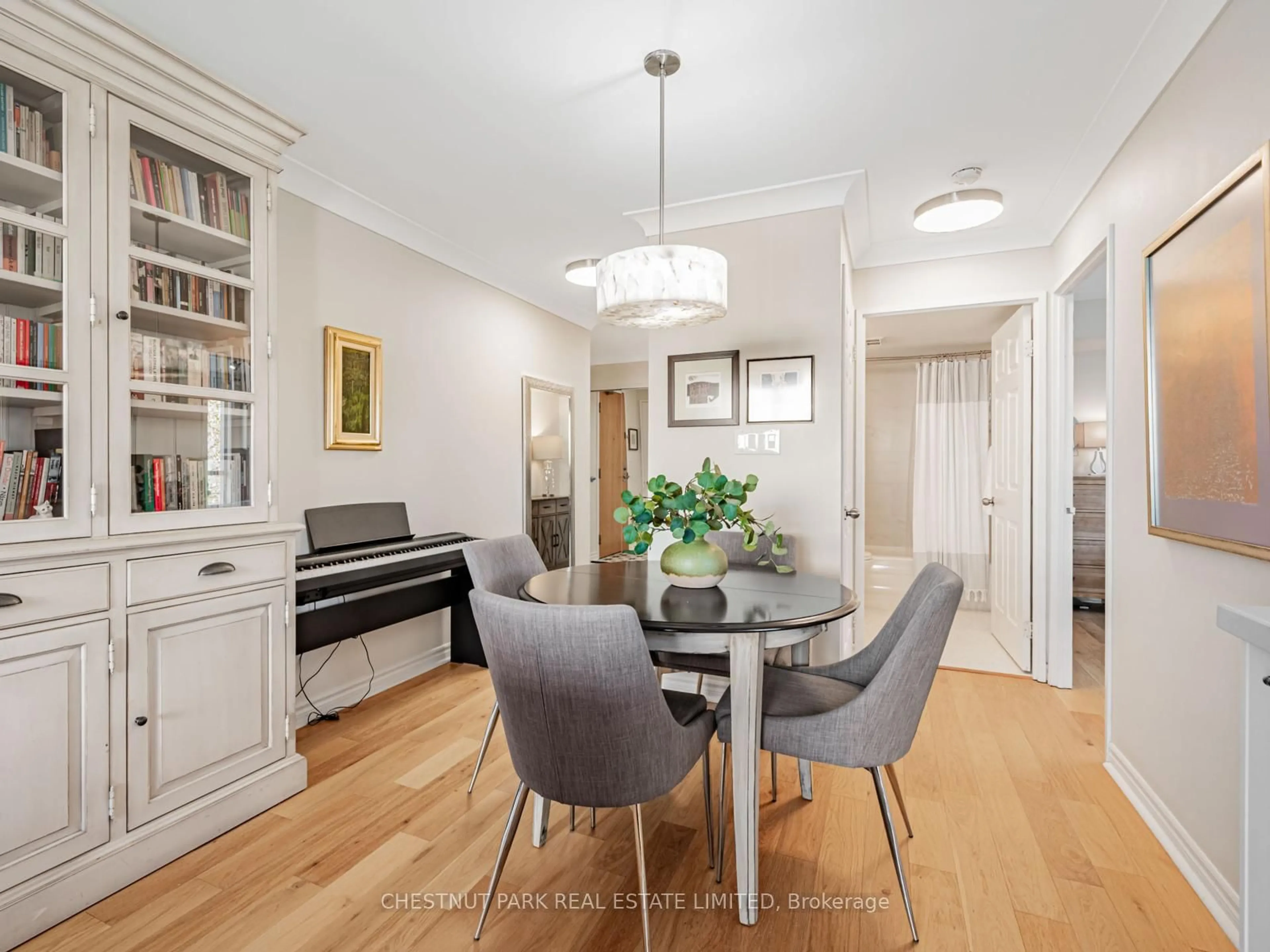 Dining room, wood/laminate floor for 253 Merton St #505, Toronto Ontario M4S 1A7