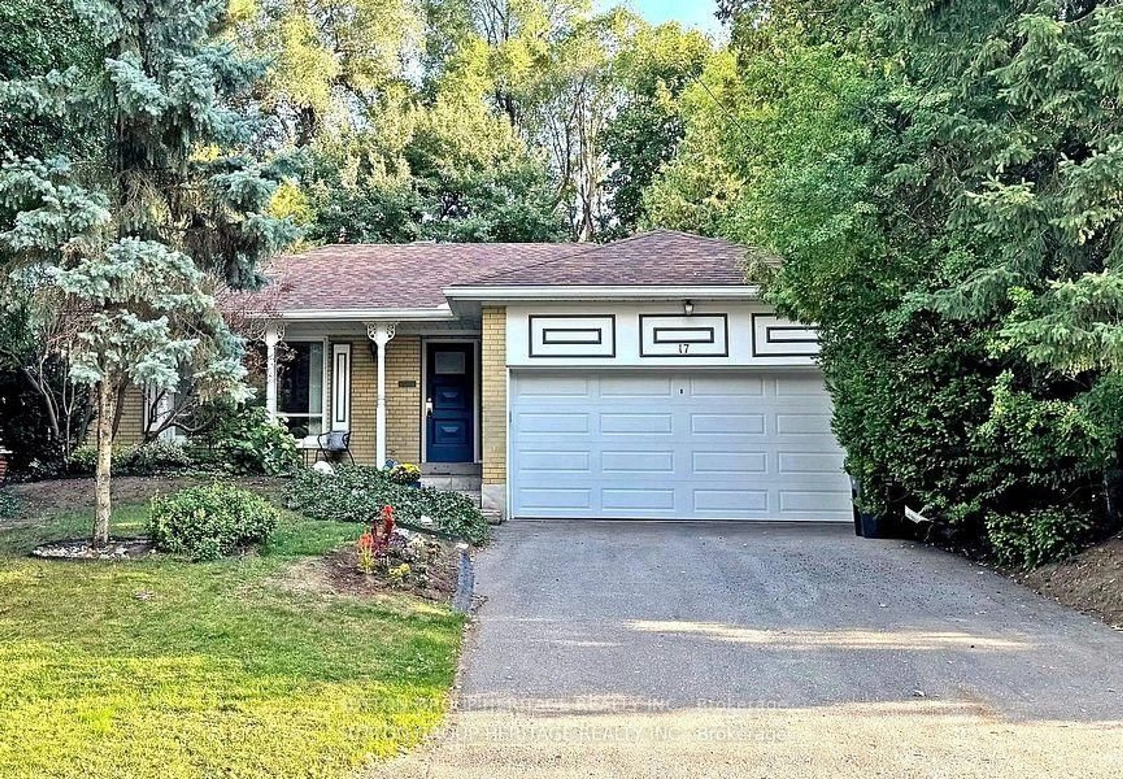 Home with vinyl exterior material, street for 17 Brenham Cres, Toronto Ontario M2M 2K9