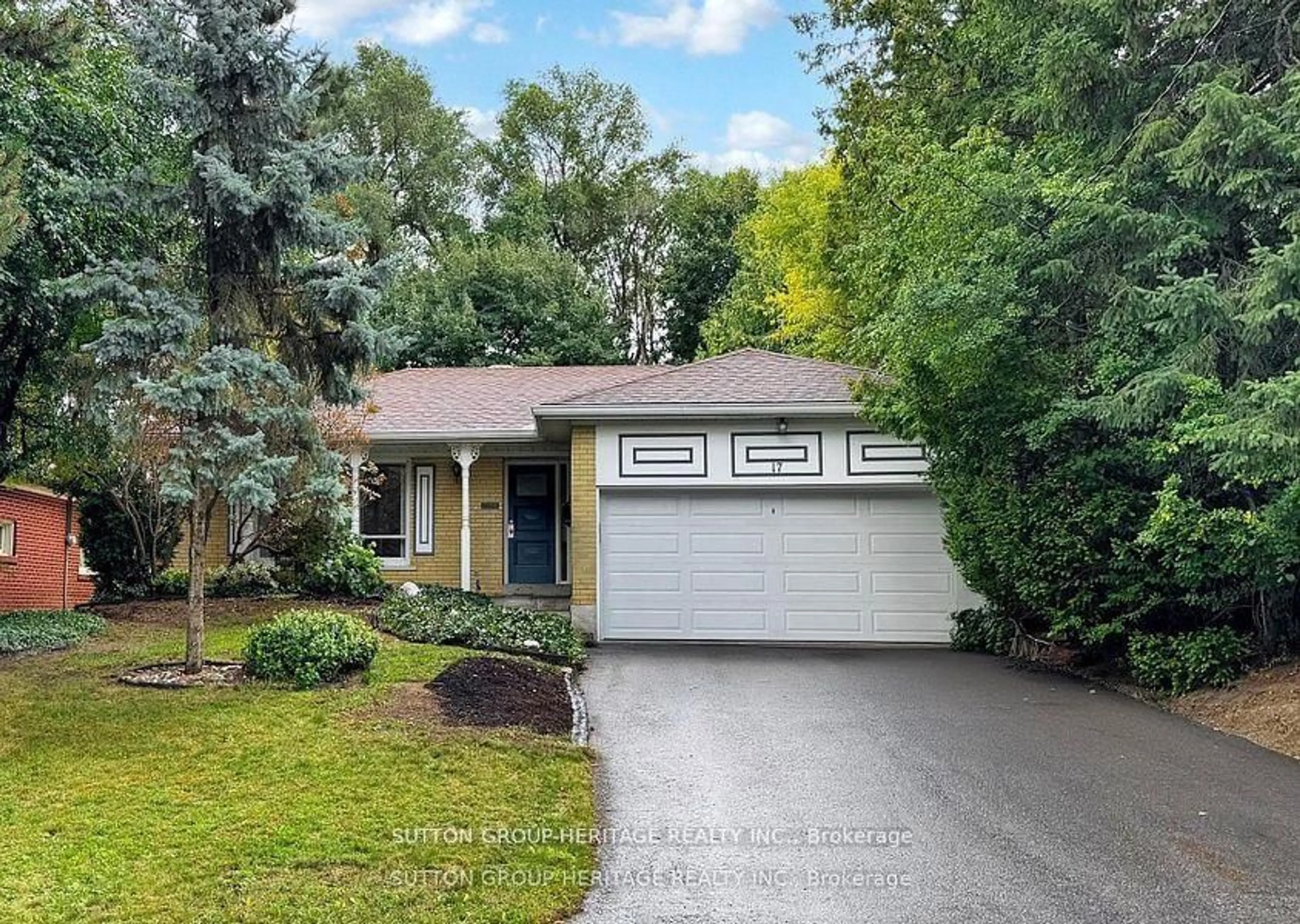 Home with vinyl exterior material, street for 17 Brenham Cres, Toronto Ontario M2M 2K9