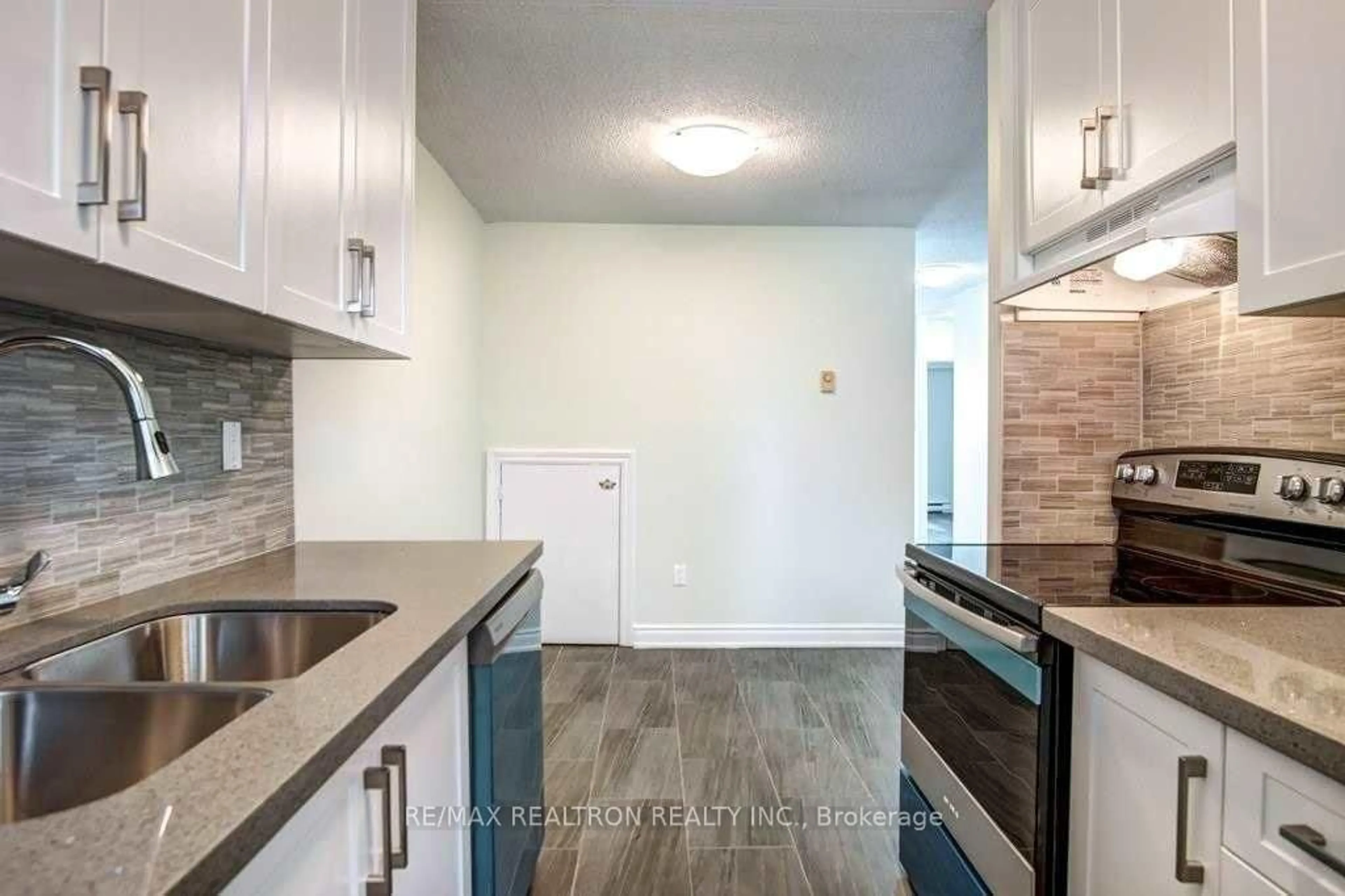 Standard kitchen, unknown for 40 Sunny Glwy #308, Toronto Ontario M3C 2Z2