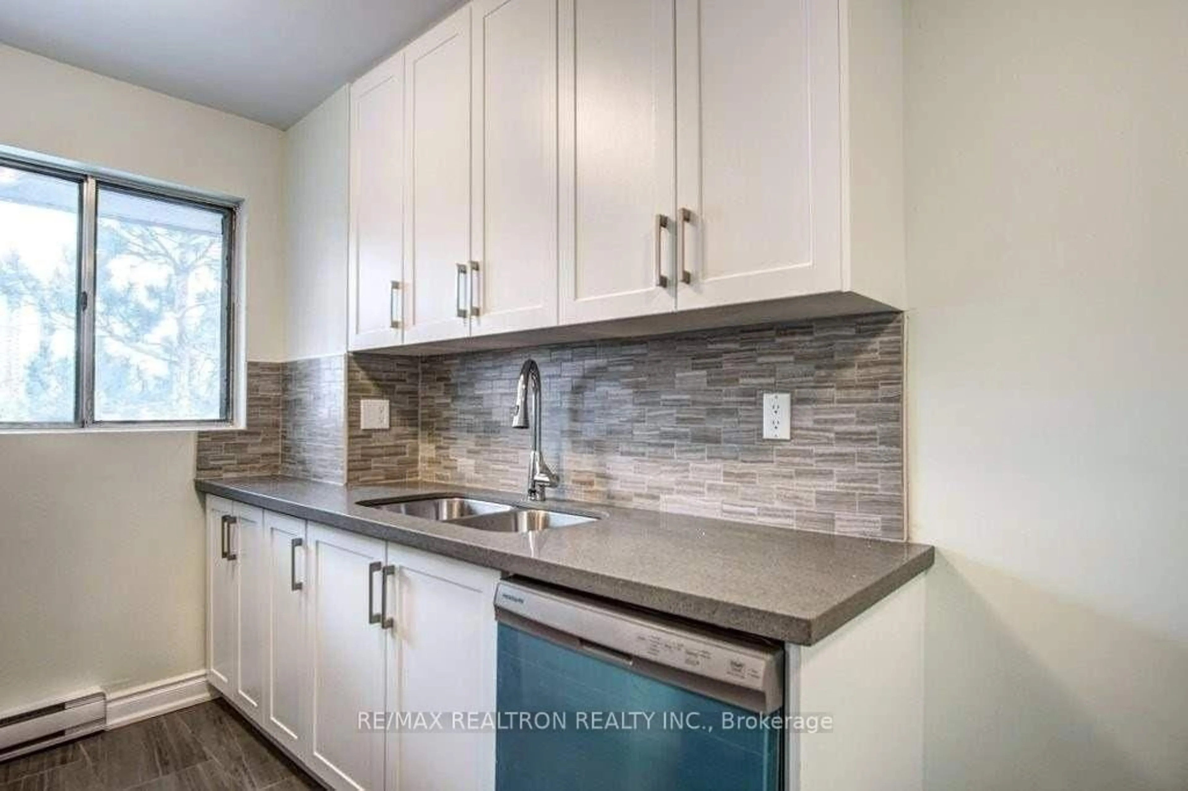 Standard kitchen, unknown for 40 Sunny Glwy #308, Toronto Ontario M3C 2Z2