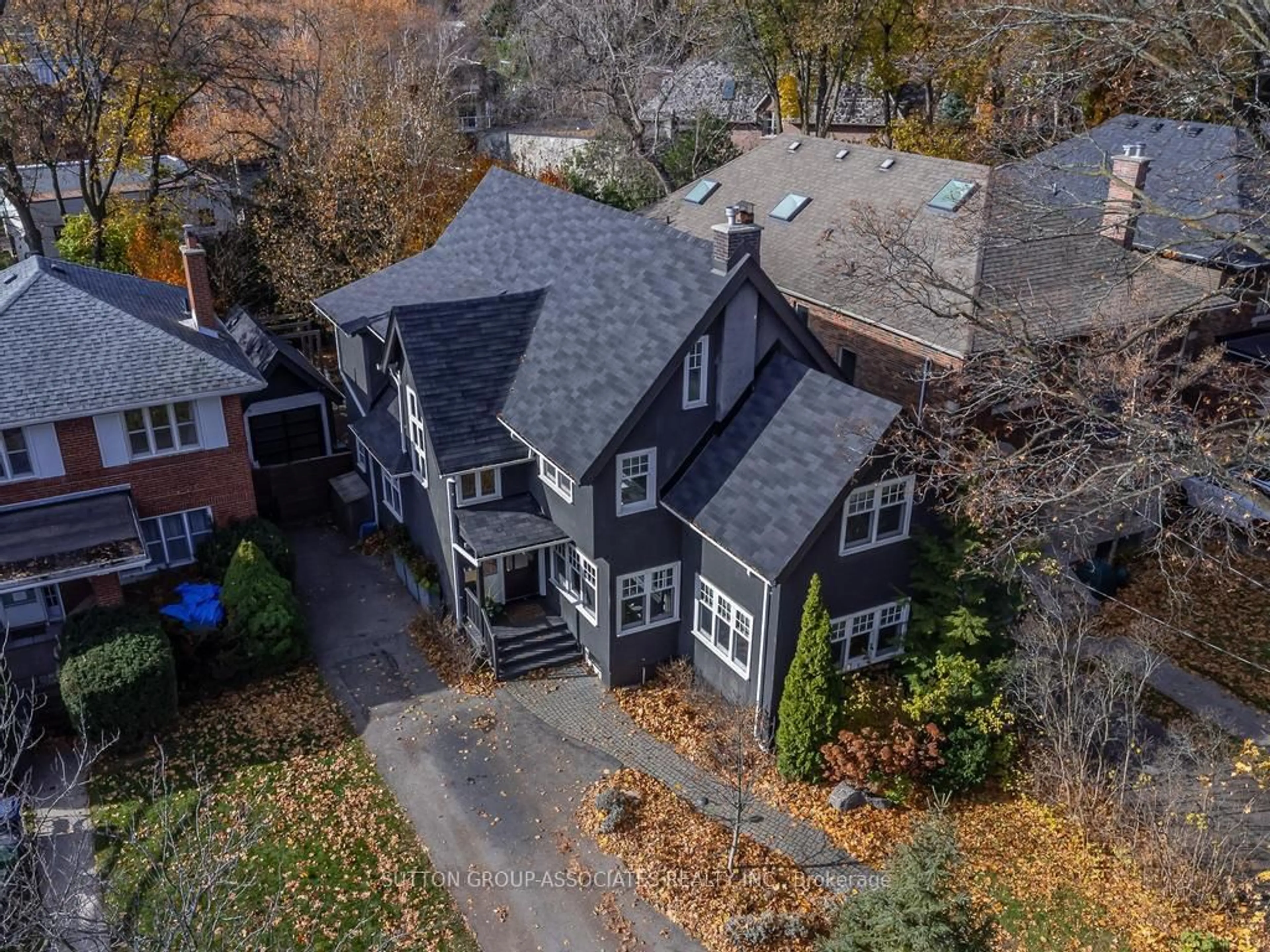 A pic from outside/outdoor area/front of a property/back of a property/a pic from drone, street for 16 Stibbard Ave, Toronto Ontario M4P 2C1