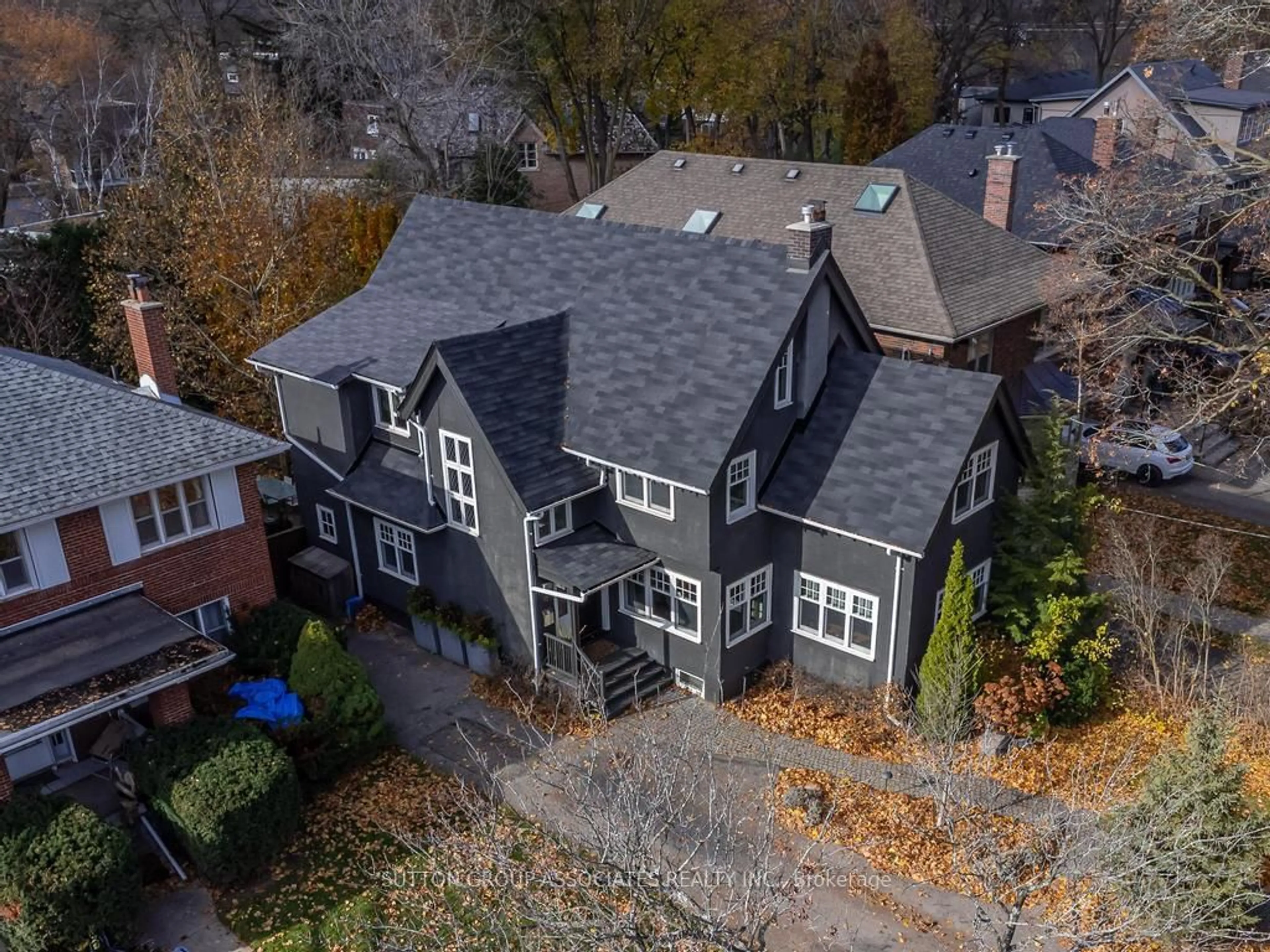 A pic from outside/outdoor area/front of a property/back of a property/a pic from drone, street for 16 Stibbard Ave, Toronto Ontario M4P 2C1