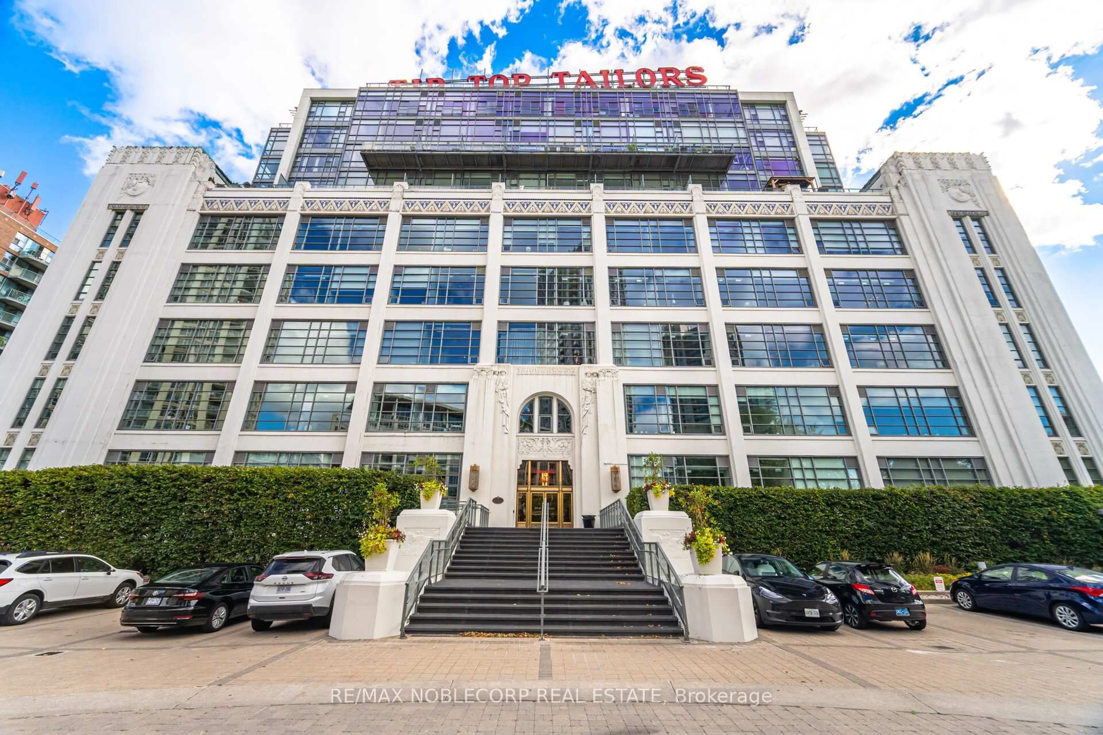 Indoor foyer for 637 Lake Shore Blvd #228, Toronto Ontario M5V 3J6