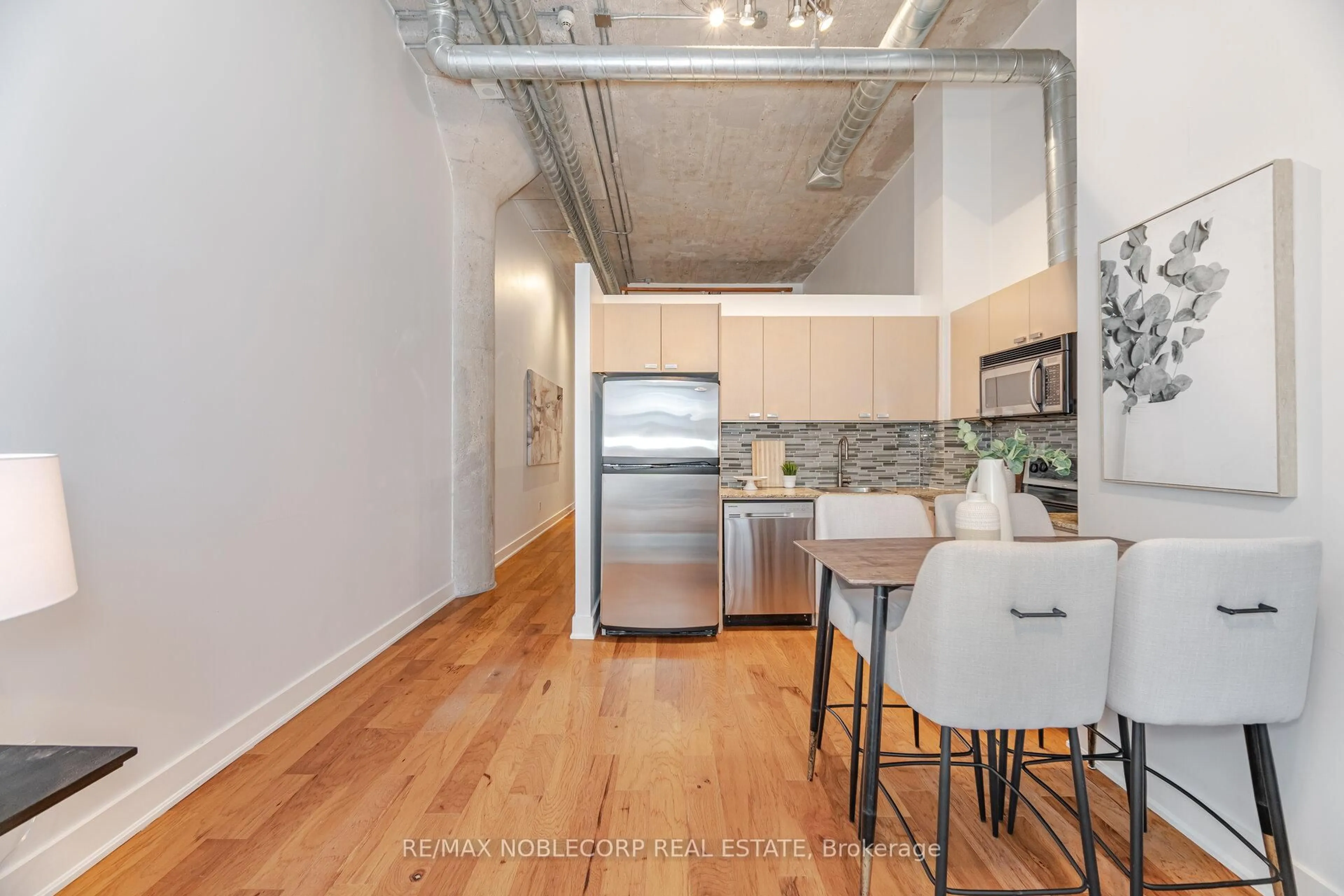 Unknown for 637 Lake Shore Blvd #228, Toronto Ontario M5V 3J6