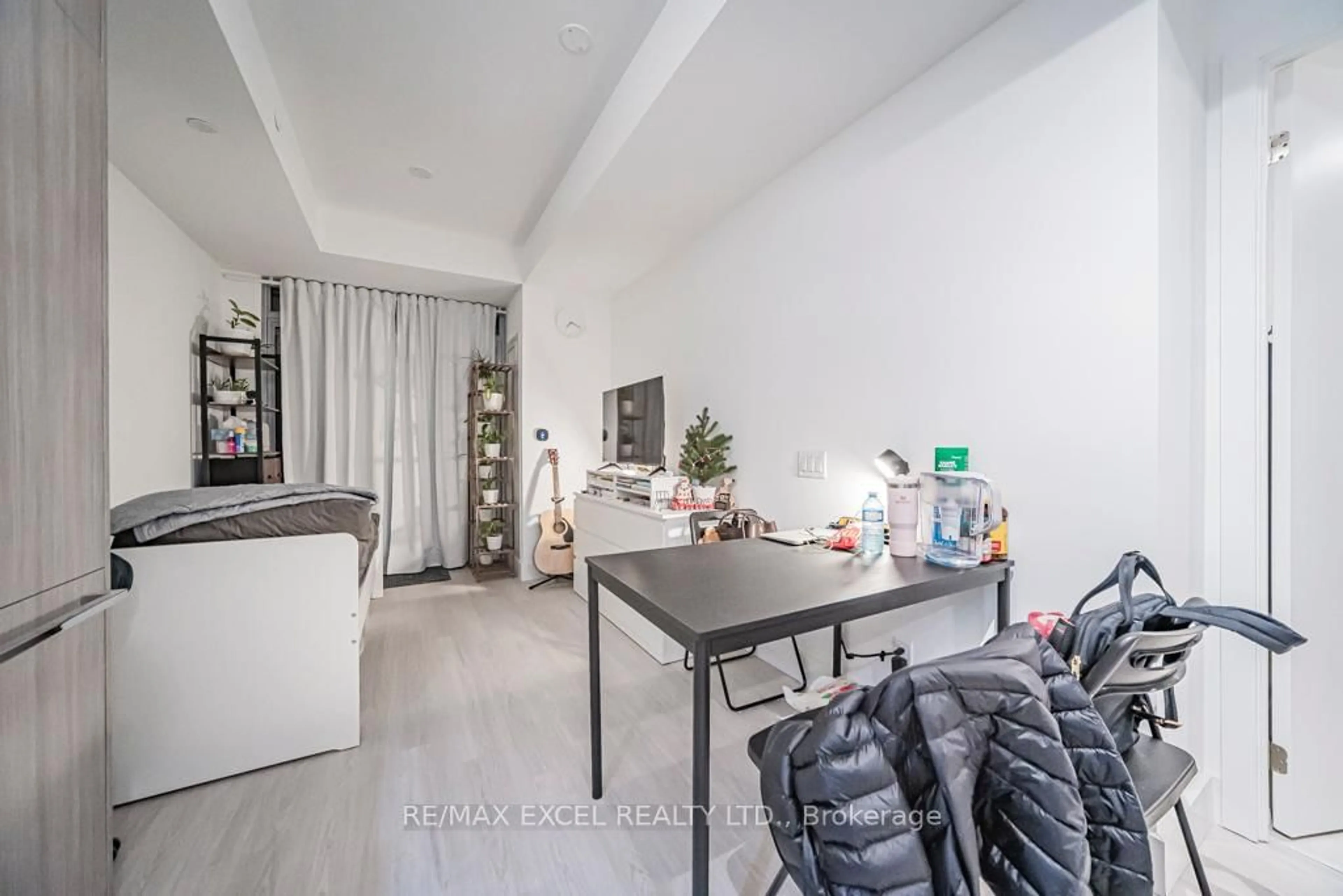 A pic of a room for 625 Sheppard Ave #302, Toronto Ontario M2K 1B5