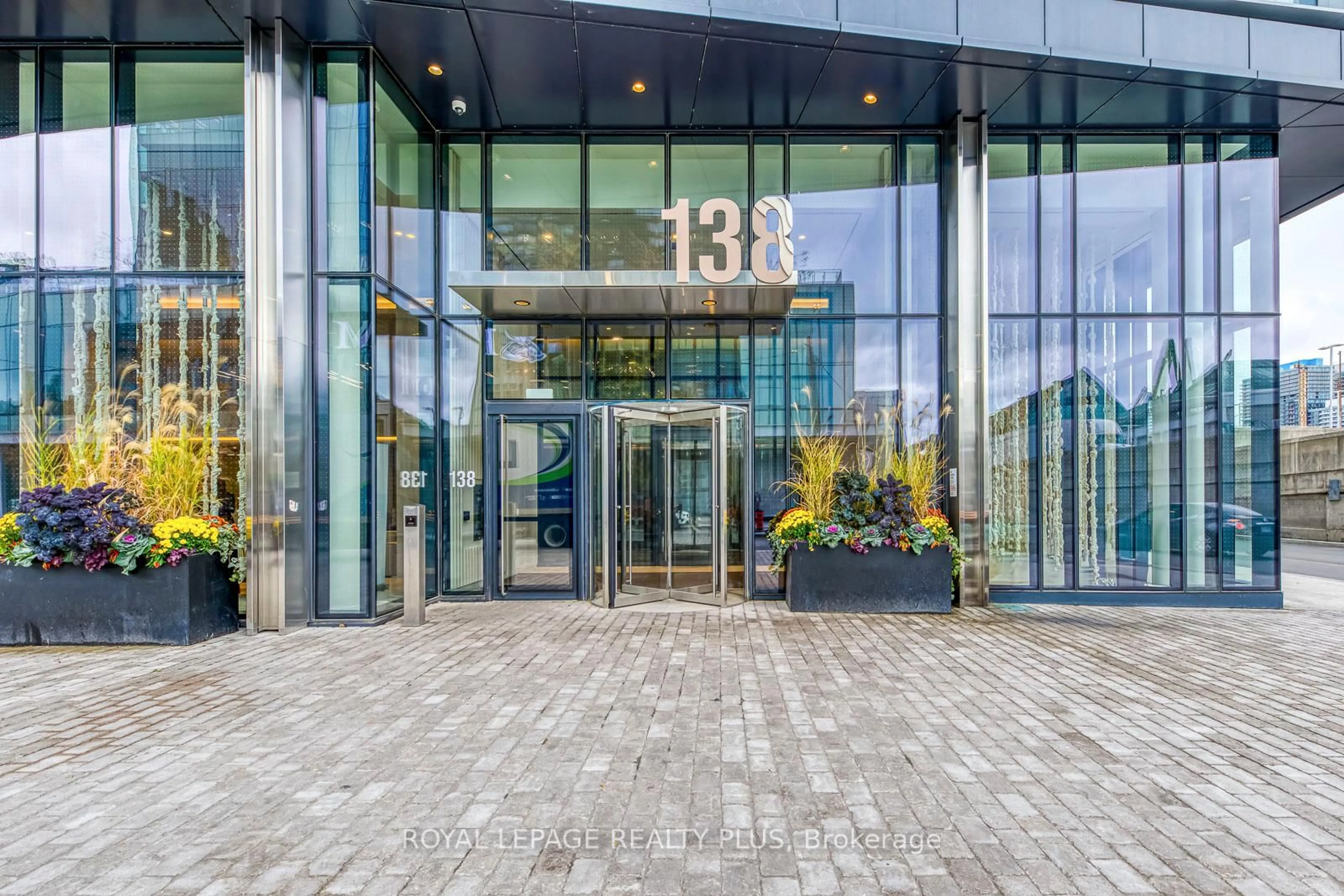 Indoor foyer for 138 Downes St #6309, Toronto Ontario M5E 0E4