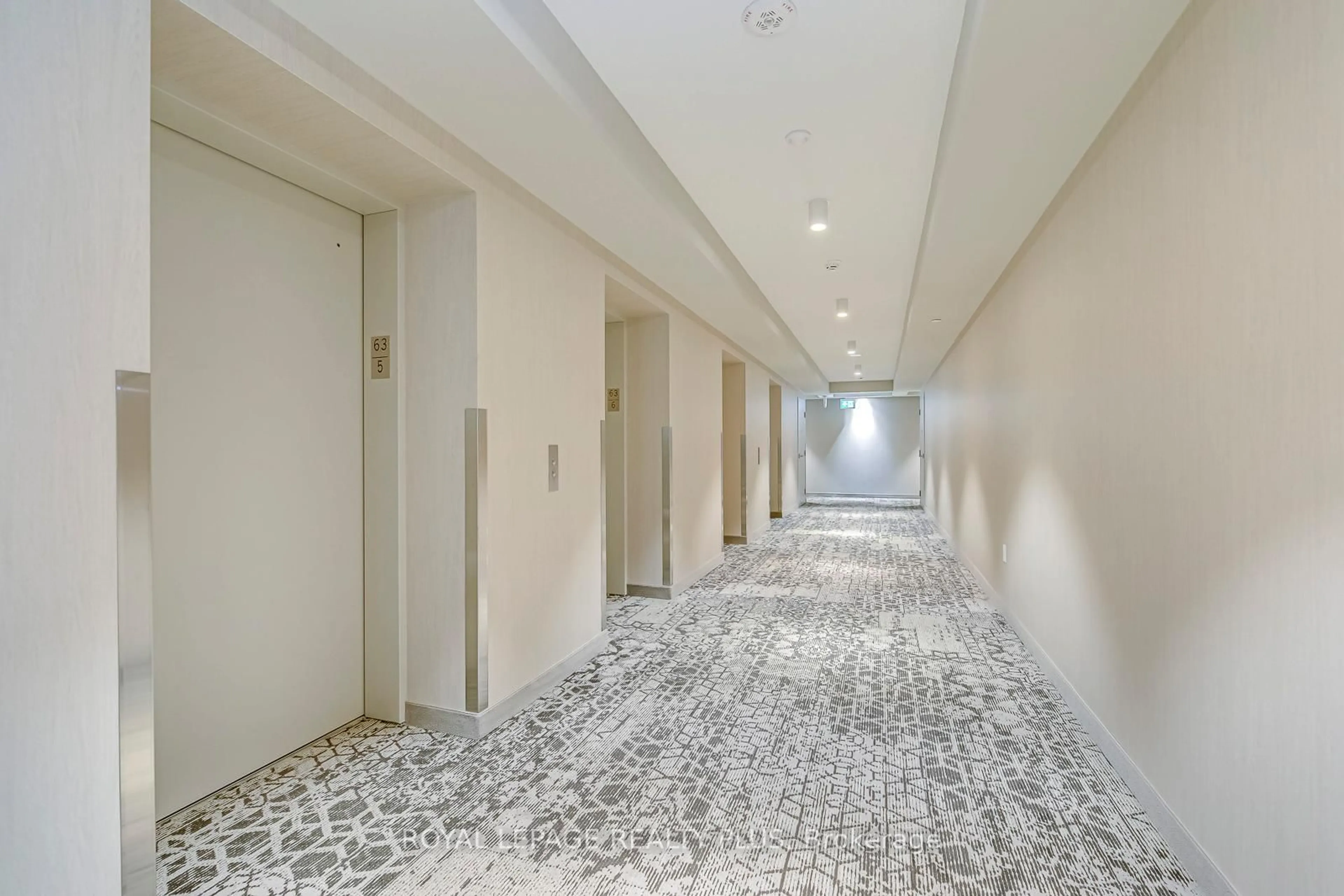 Indoor foyer for 138 Downes St #6309, Toronto Ontario M5E 0E4