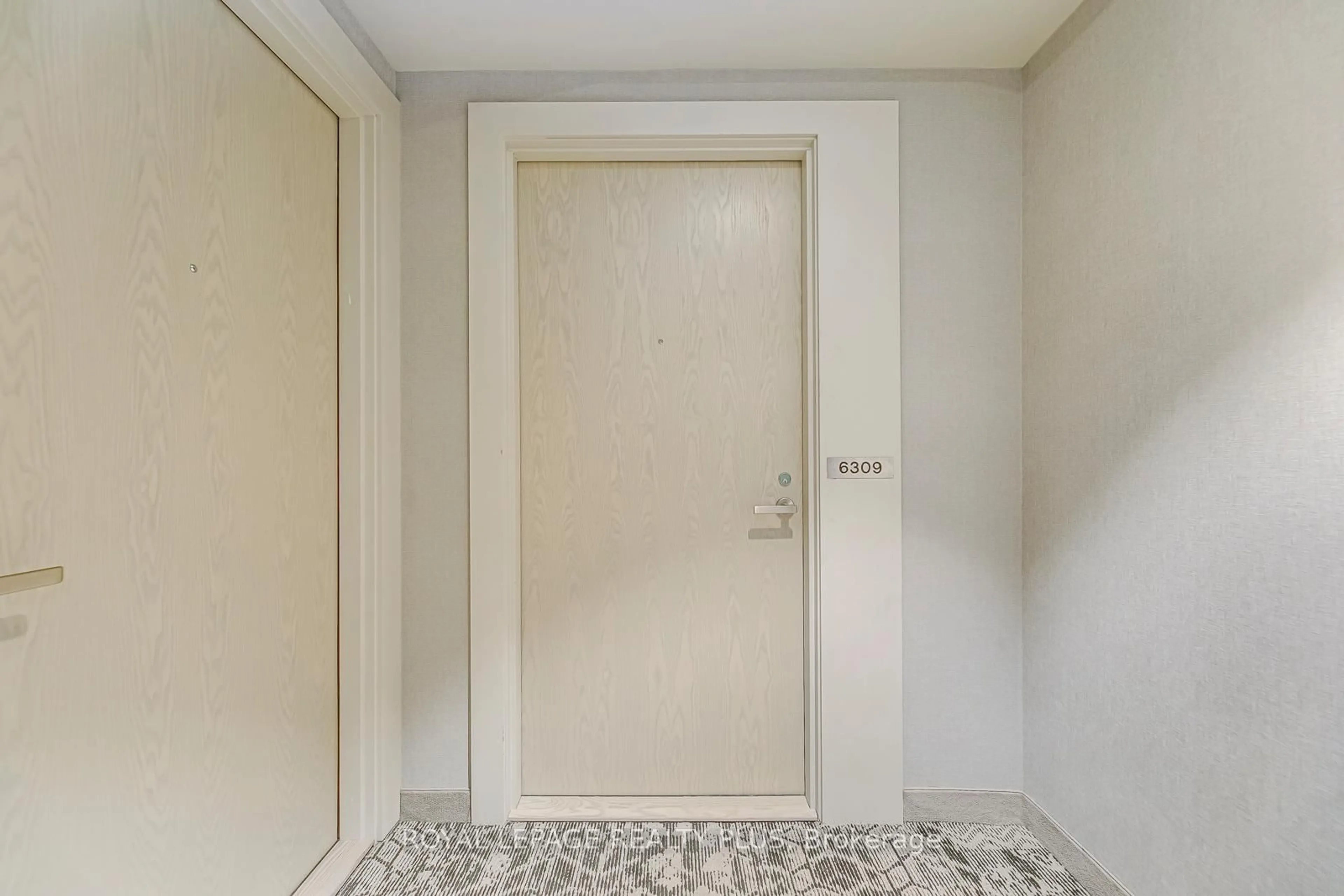 Indoor foyer for 138 Downes St #6309, Toronto Ontario M5E 0E4