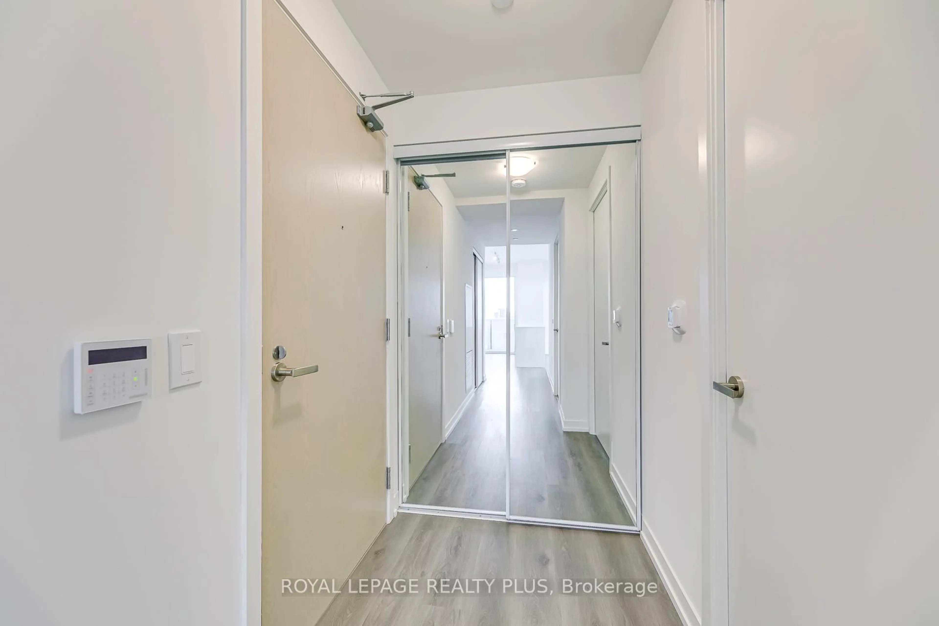 Indoor entryway for 138 Downes St #6309, Toronto Ontario M5E 0E4