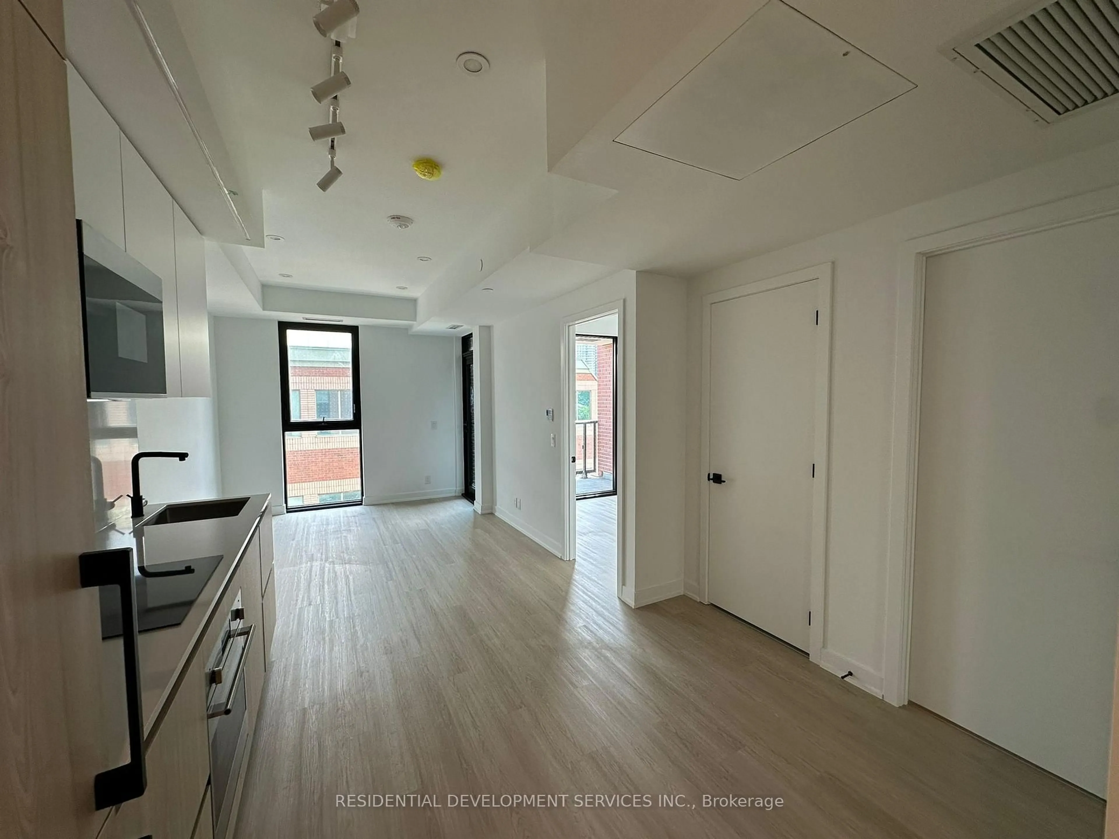 A pic of a room for 699 Sheppard Ave #306, Toronto Ontario M2K 0J5