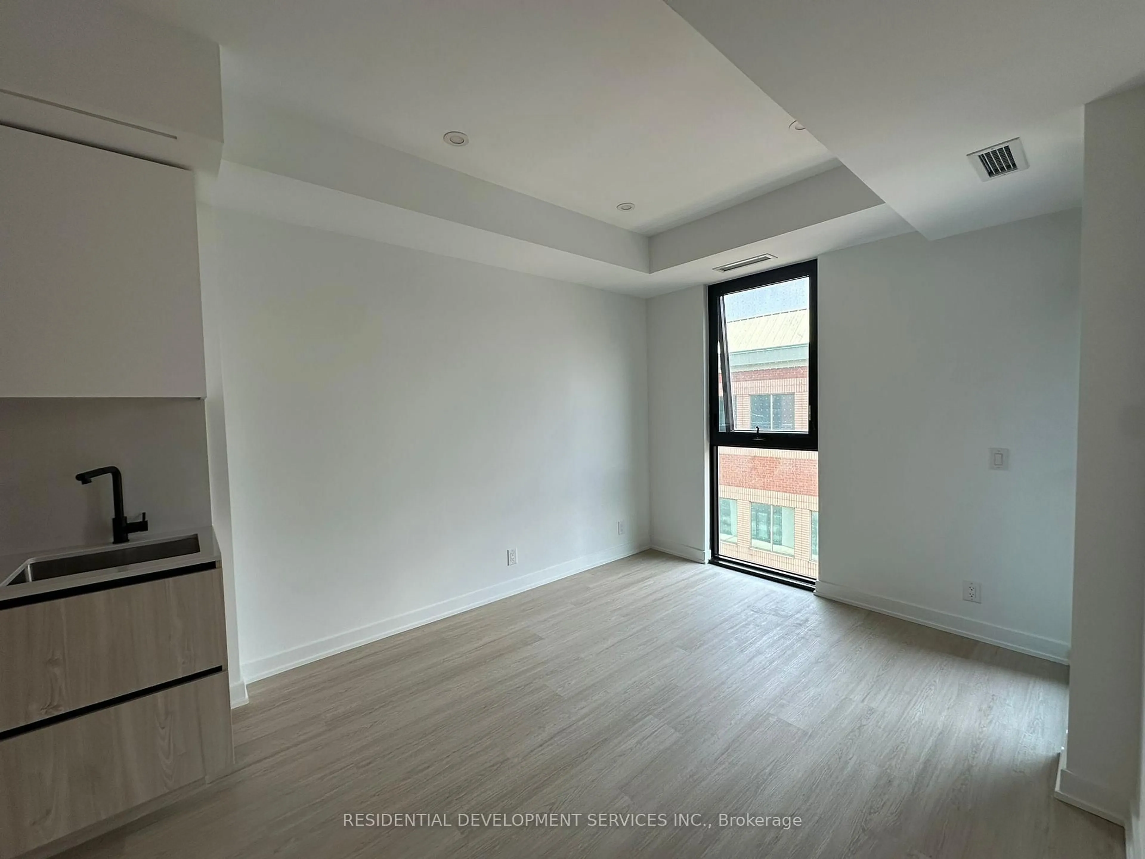 A pic of a room for 699 Sheppard Ave #306, Toronto Ontario M2K 0J5