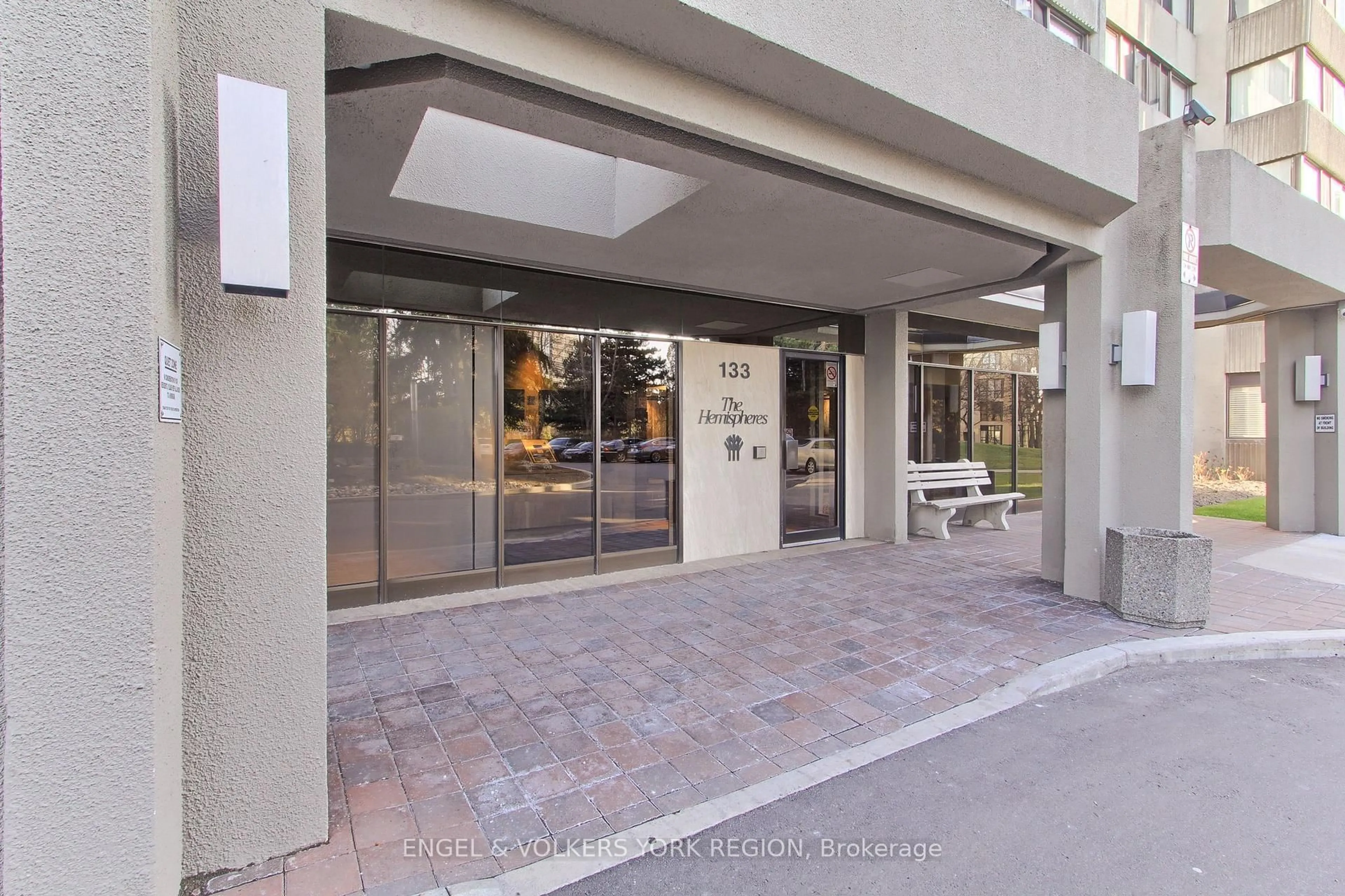 Indoor foyer for 133 Torresdale Ave #2404, Toronto Ontario M2R 3T2