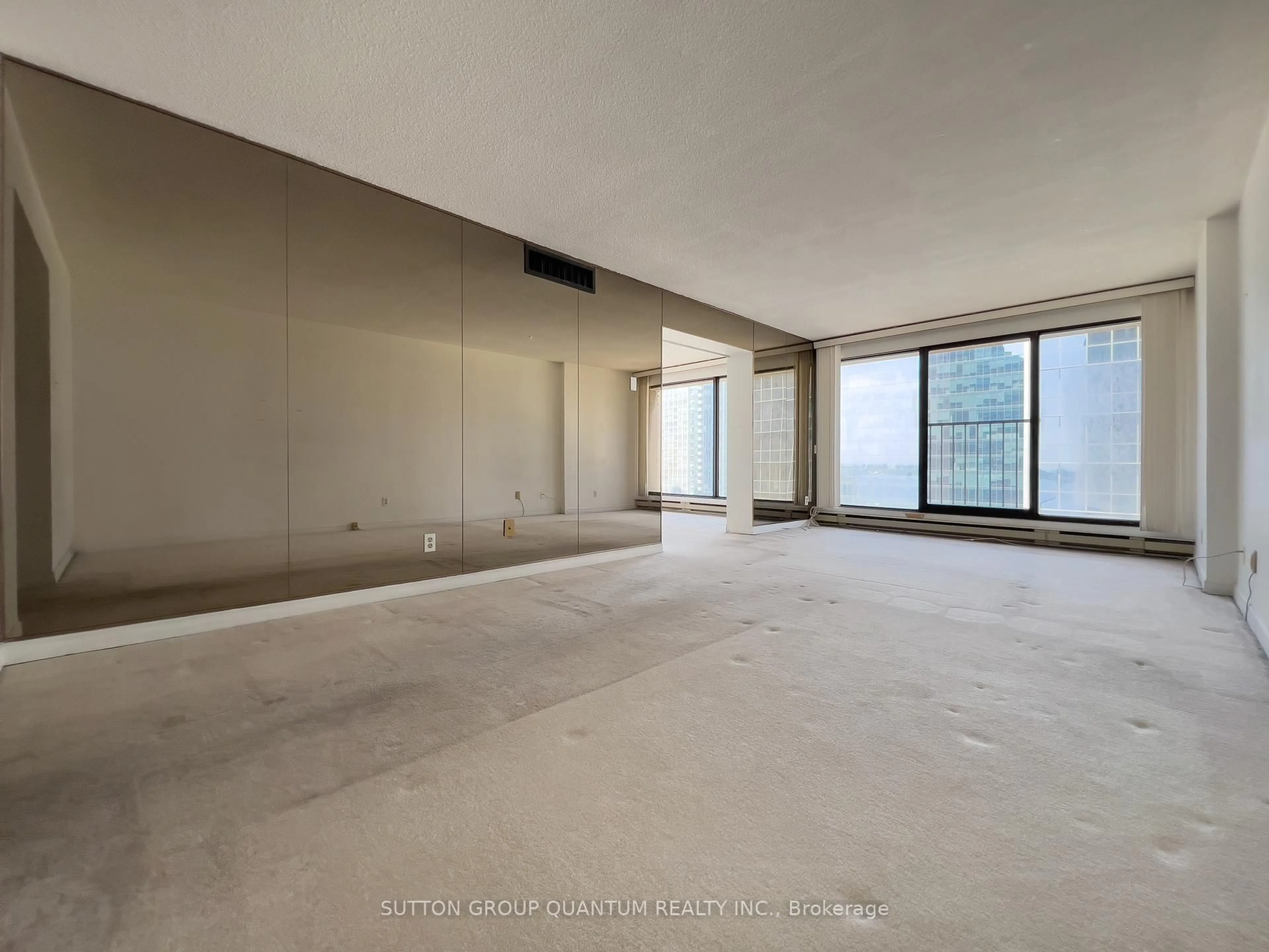 A pic of a room for 55 Harbour Sq #1617, Toronto Ontario M5J 2L1