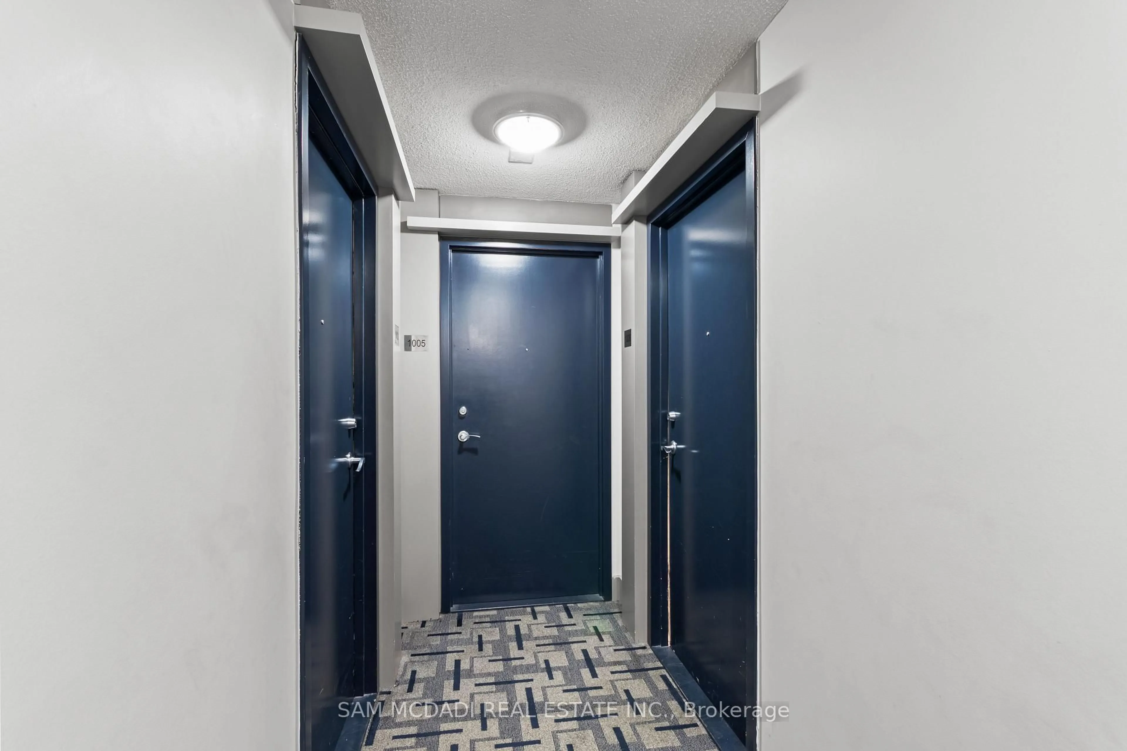 Indoor foyer for 81 Navy Wharf Crt #1006, Toronto Ontario M5V 3S2