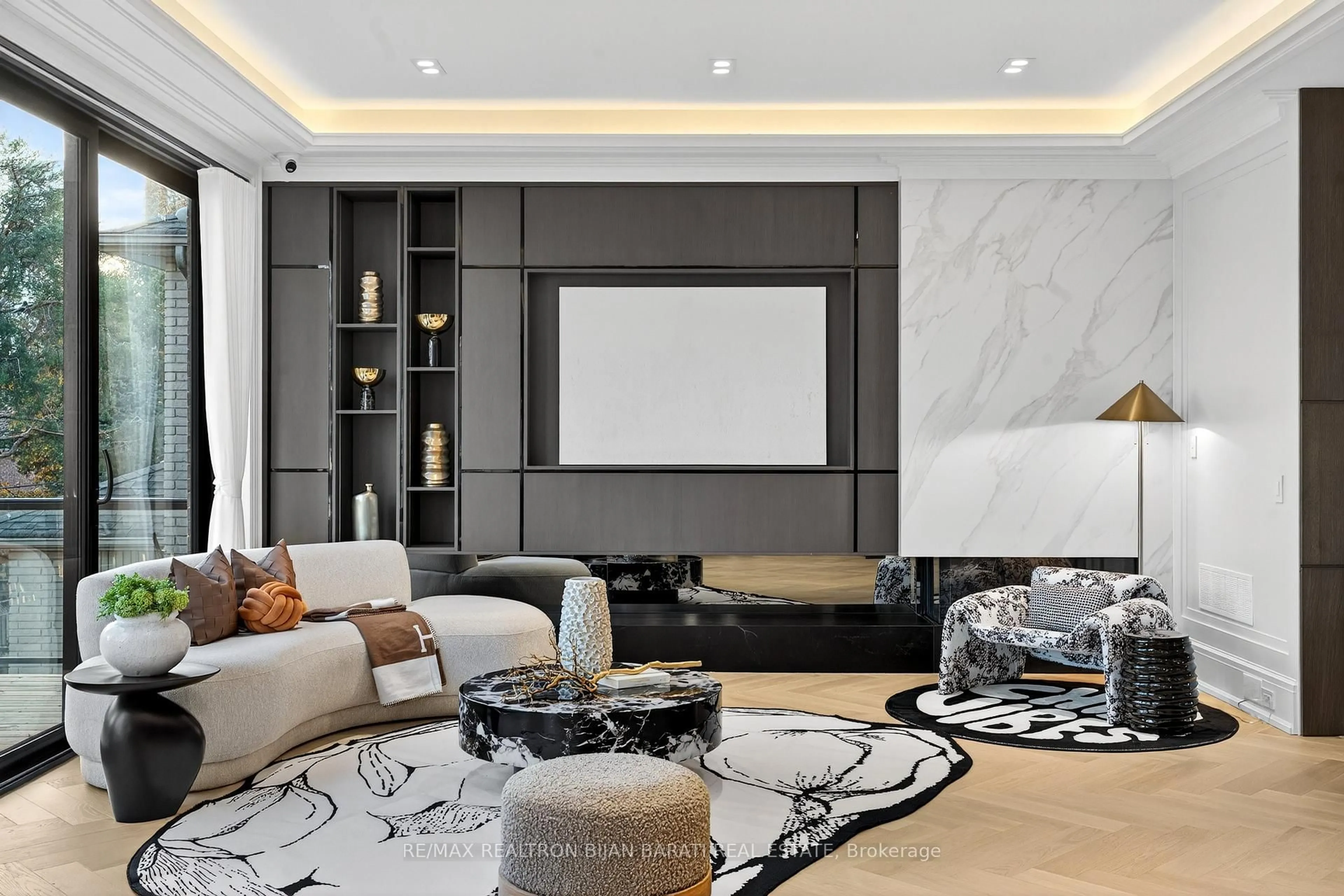 Living room with furniture, unknown for 135 Alfred Ave, Toronto Ontario M2N 3J1