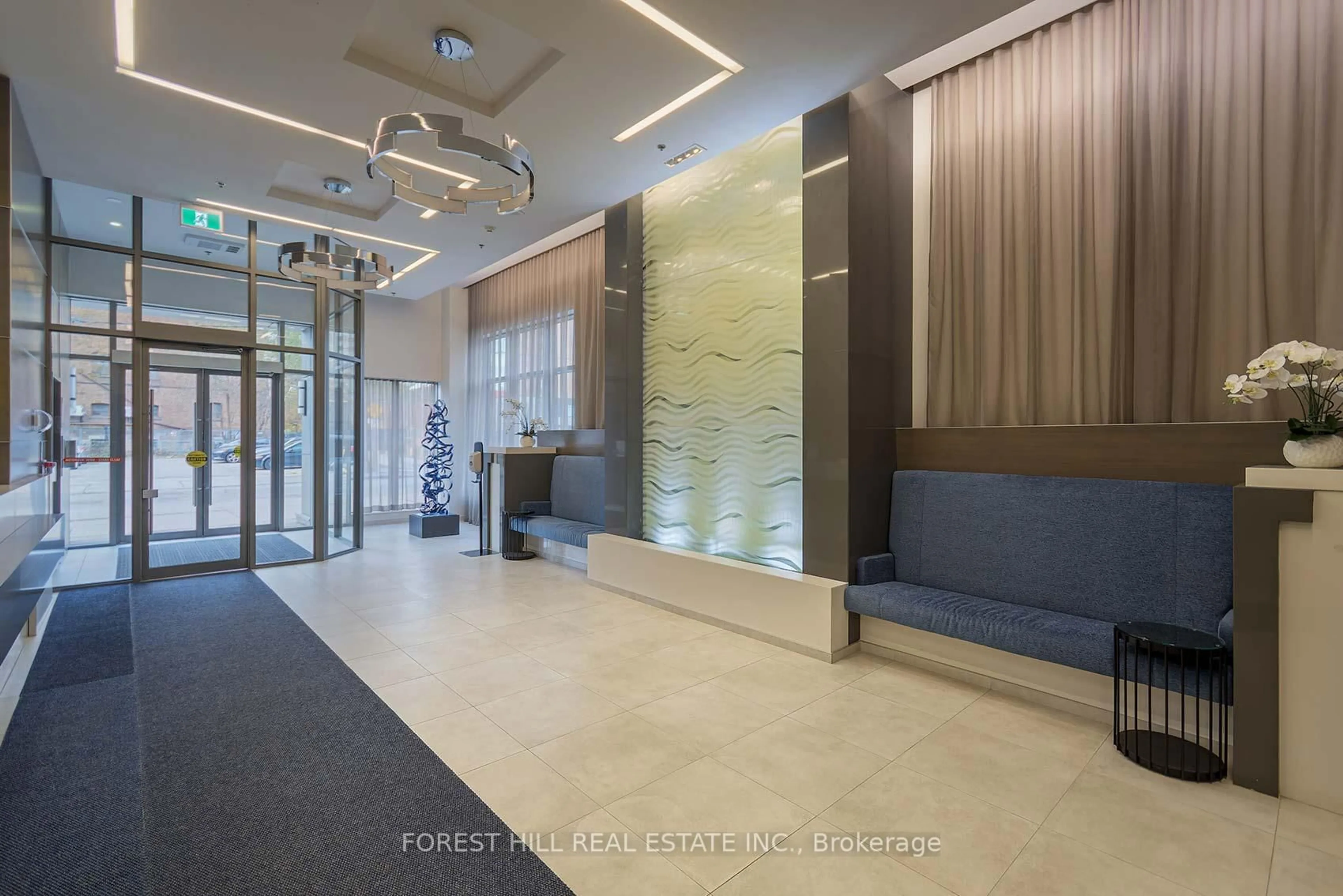 Indoor foyer for 530 St Clair Ave #1505, Toronto Ontario M6C 0A2