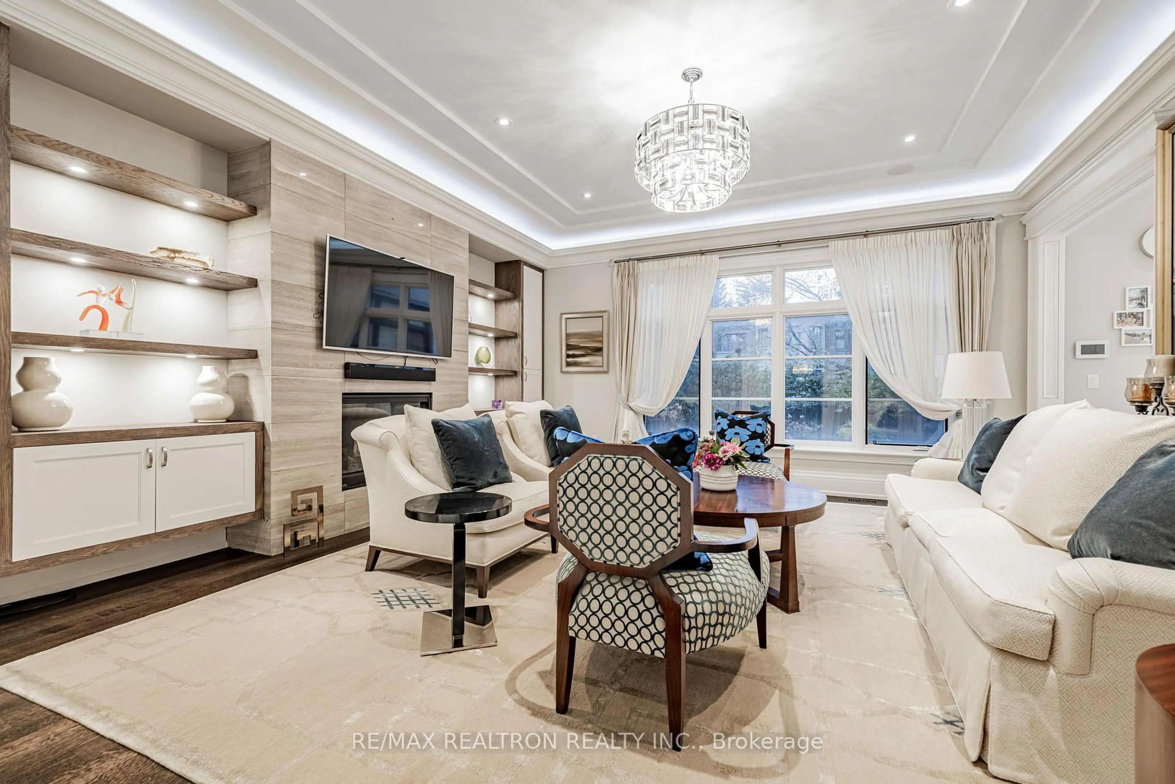 Living room with furniture, unknown for 32 Truman Rd, Toronto Ontario M2L 2L5