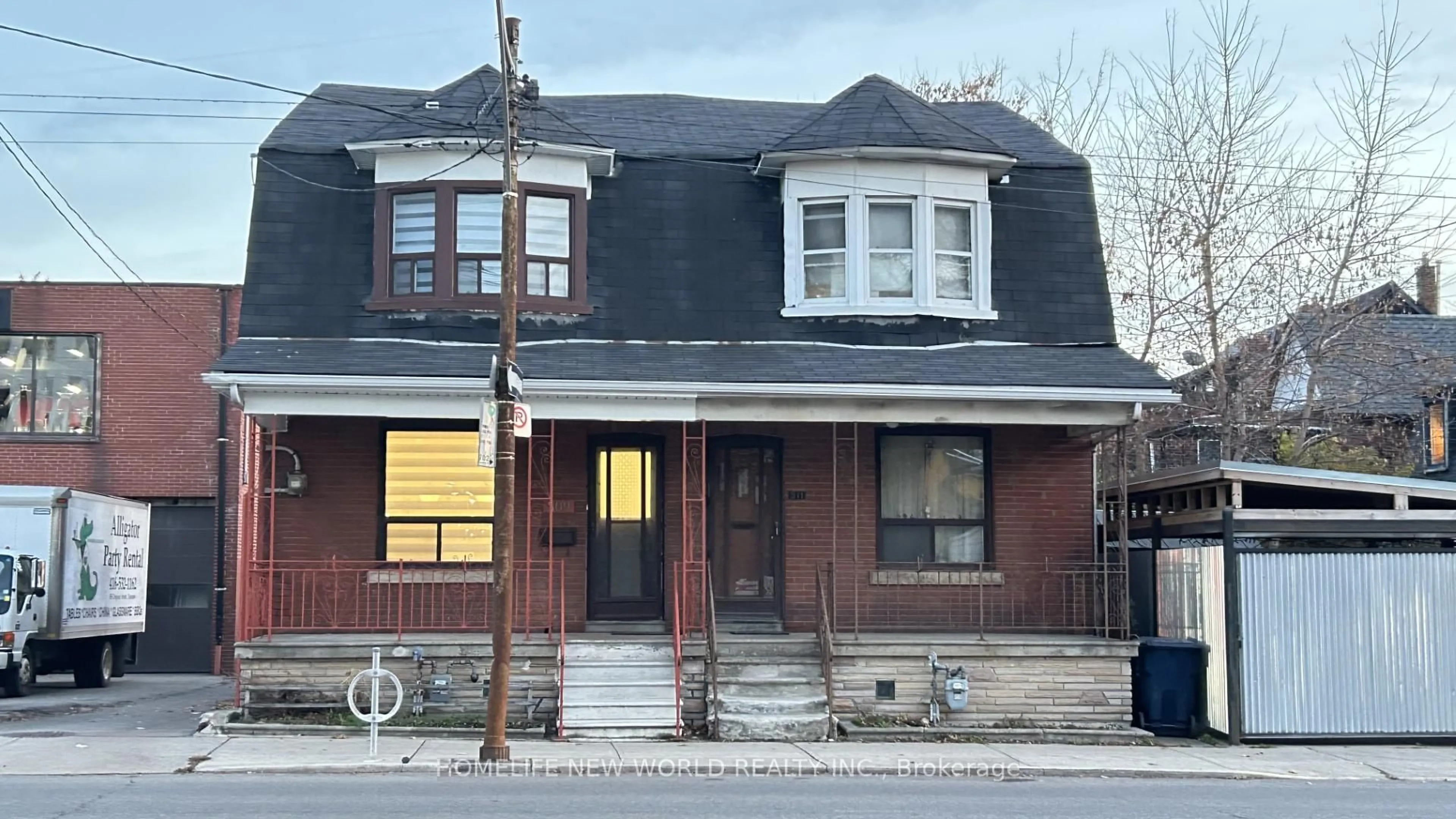 Home with brick exterior material, street for 509 Dupont St, Toronto Ontario M6G 1Y6