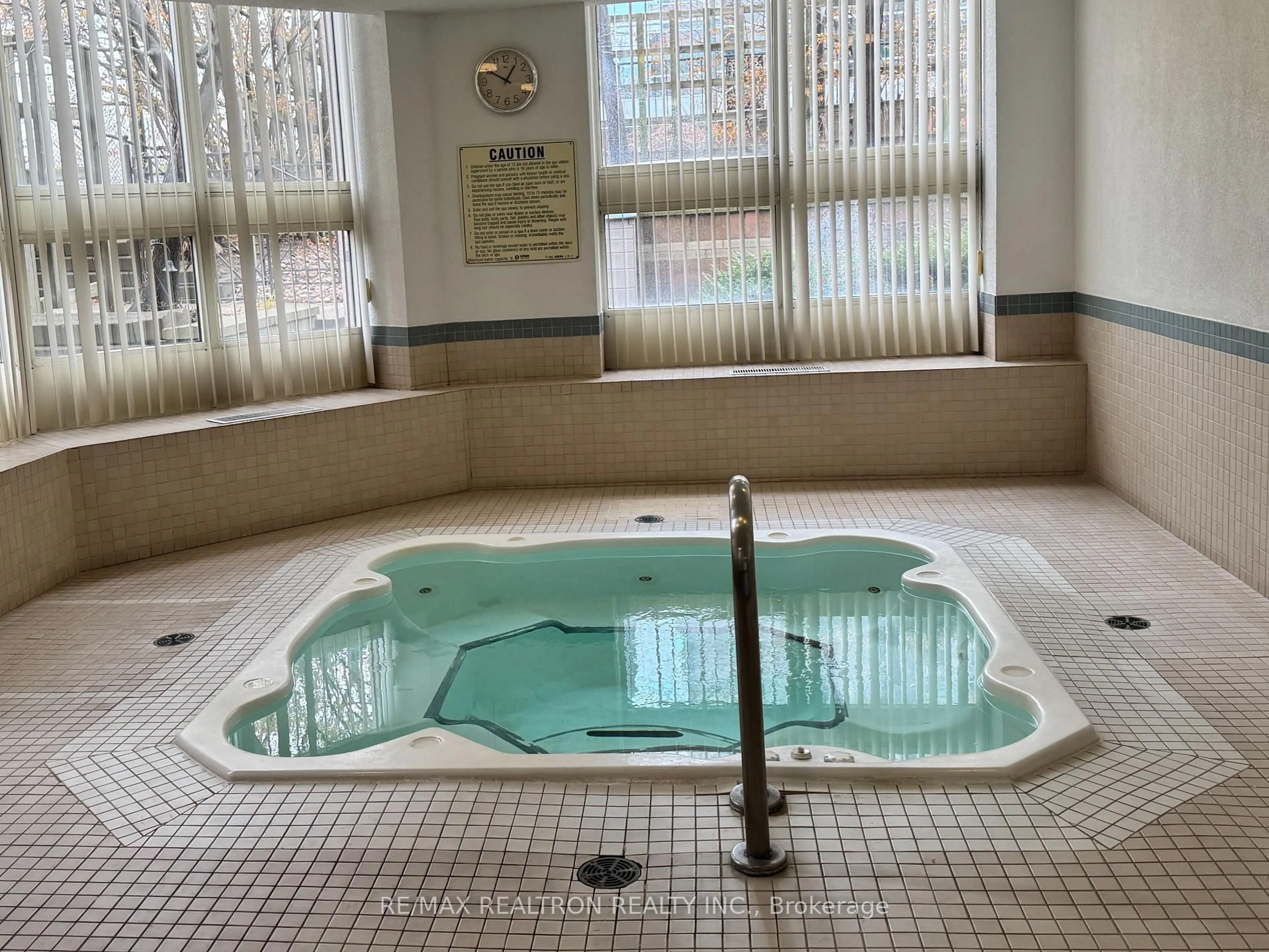 Pool for 5 Kenneth Ave #1706, Toronto Ontario M2N 6M7