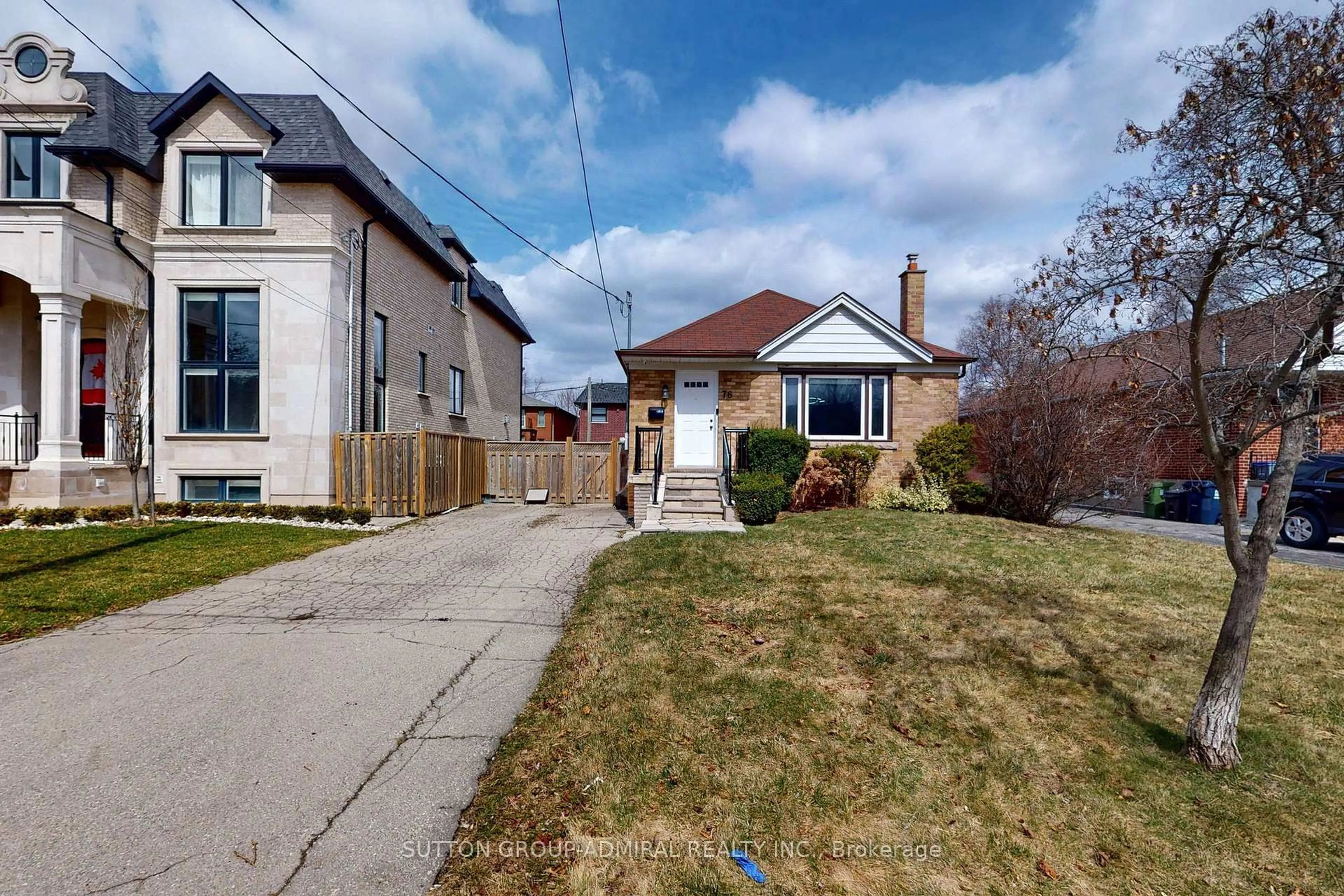 A pic from outside/outdoor area/front of a property/back of a property/a pic from drone, street for 76 Ridgevale Dr, Toronto Ontario M6A 1L1