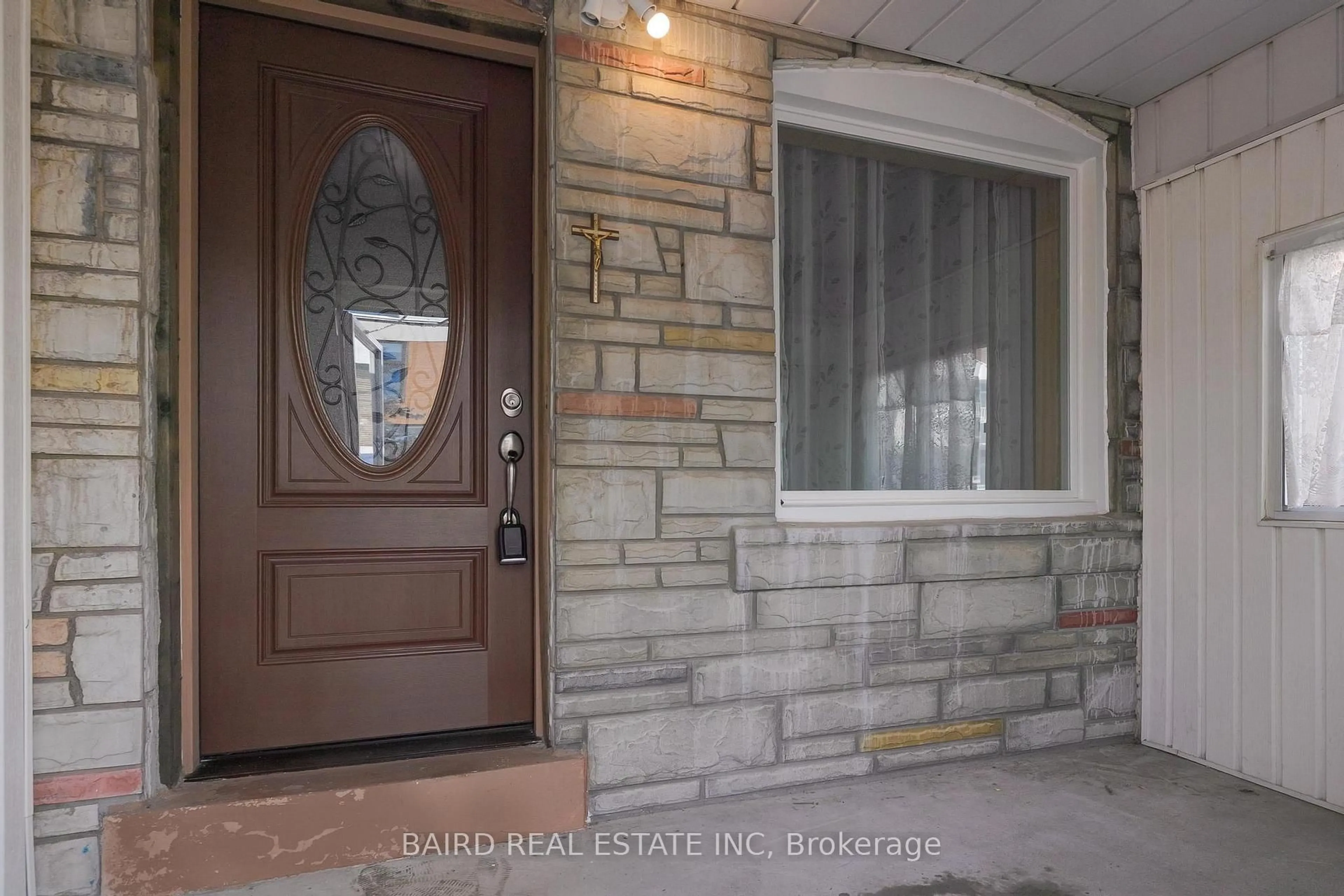 Indoor entryway for 194 Cedric Ave, Toronto Ontario M6C 3X8