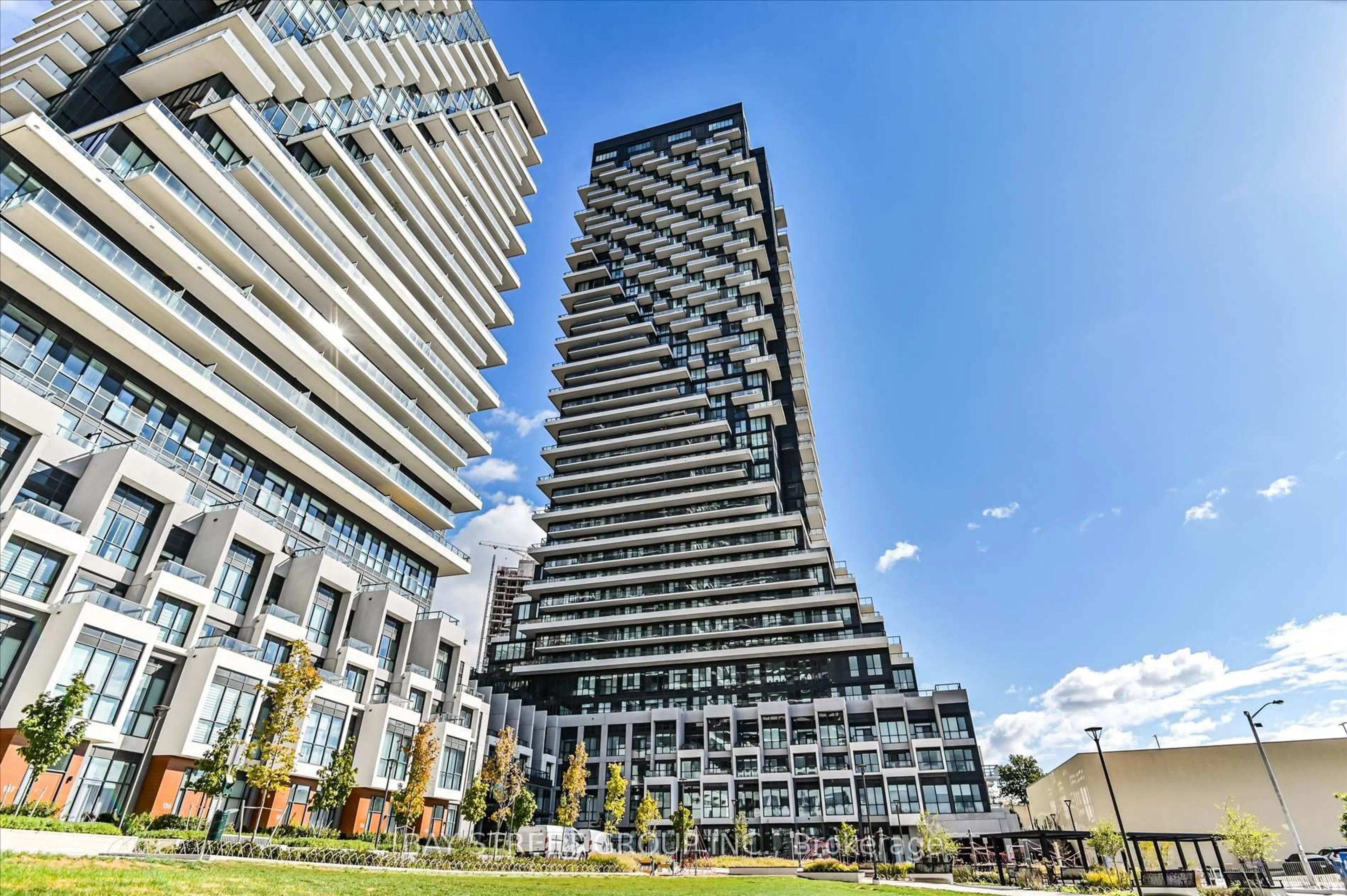 Patio, building for 30 Inn On The Park Dr #2707, Toronto Ontario M3C 0P8