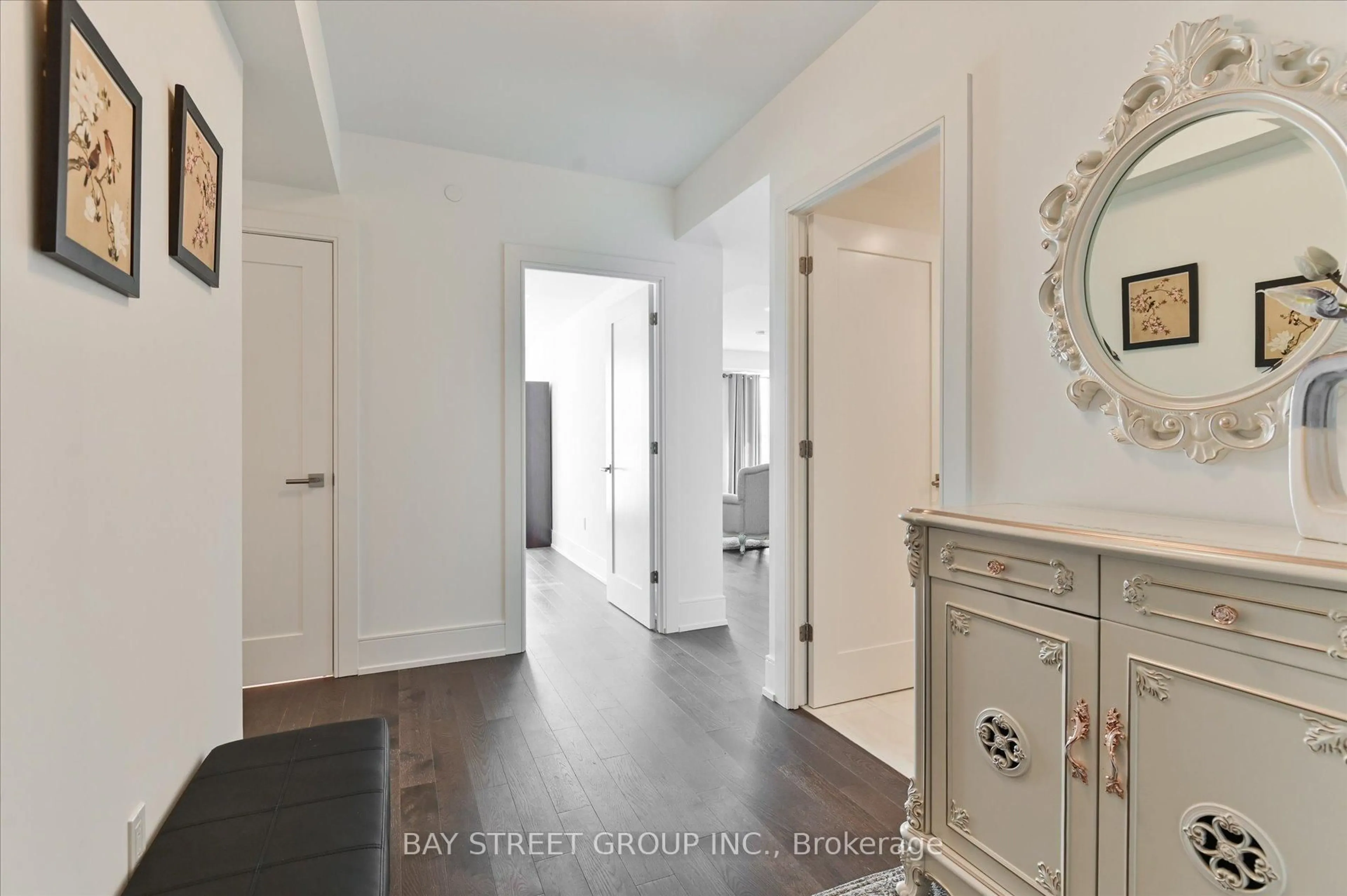 Indoor entryway for 30 Inn On The Park Dr #2707, Toronto Ontario M3C 0P8