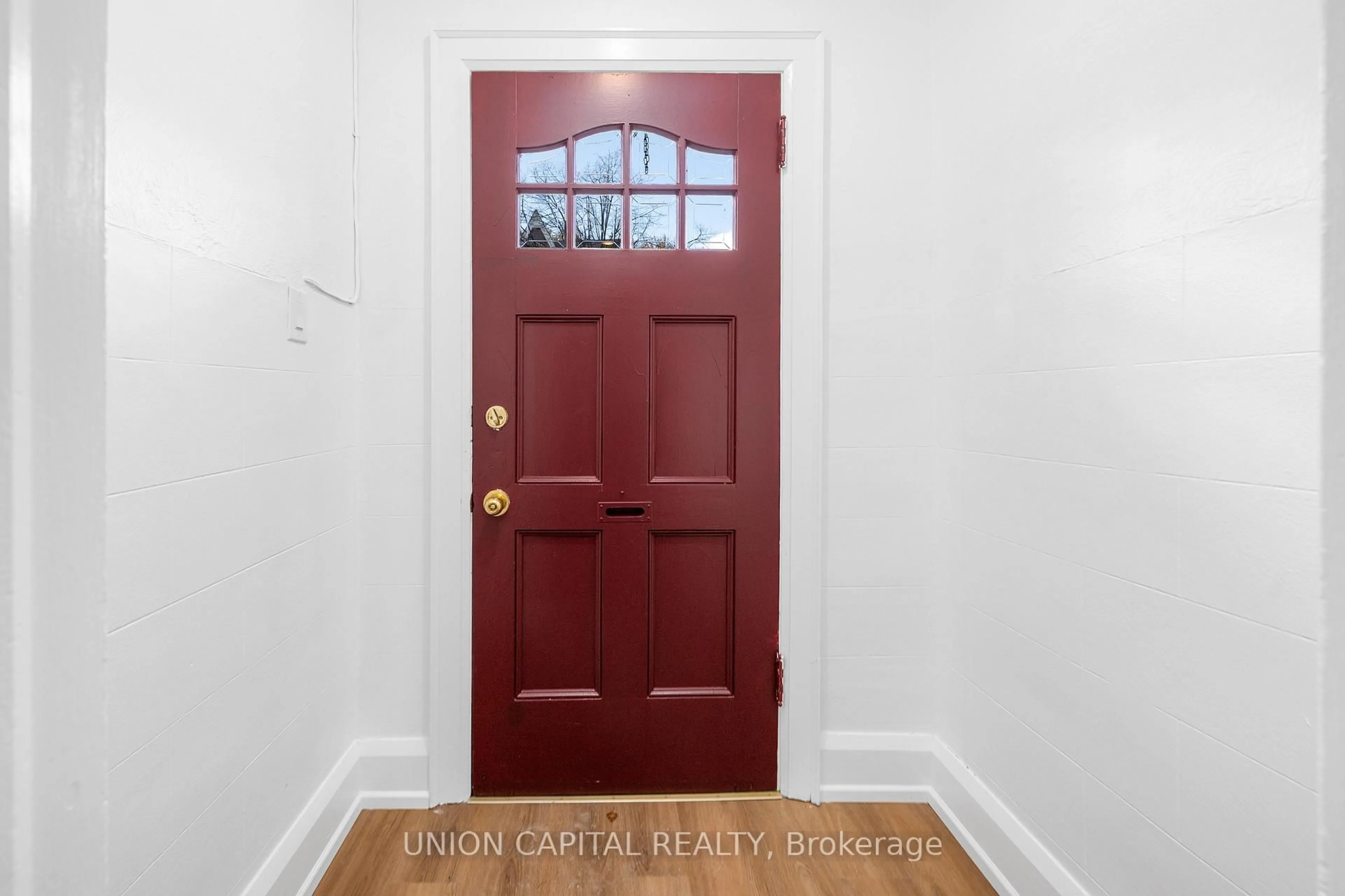 Indoor entryway for 69 DENISON Ave, Toronto Ontario M5T 2M7