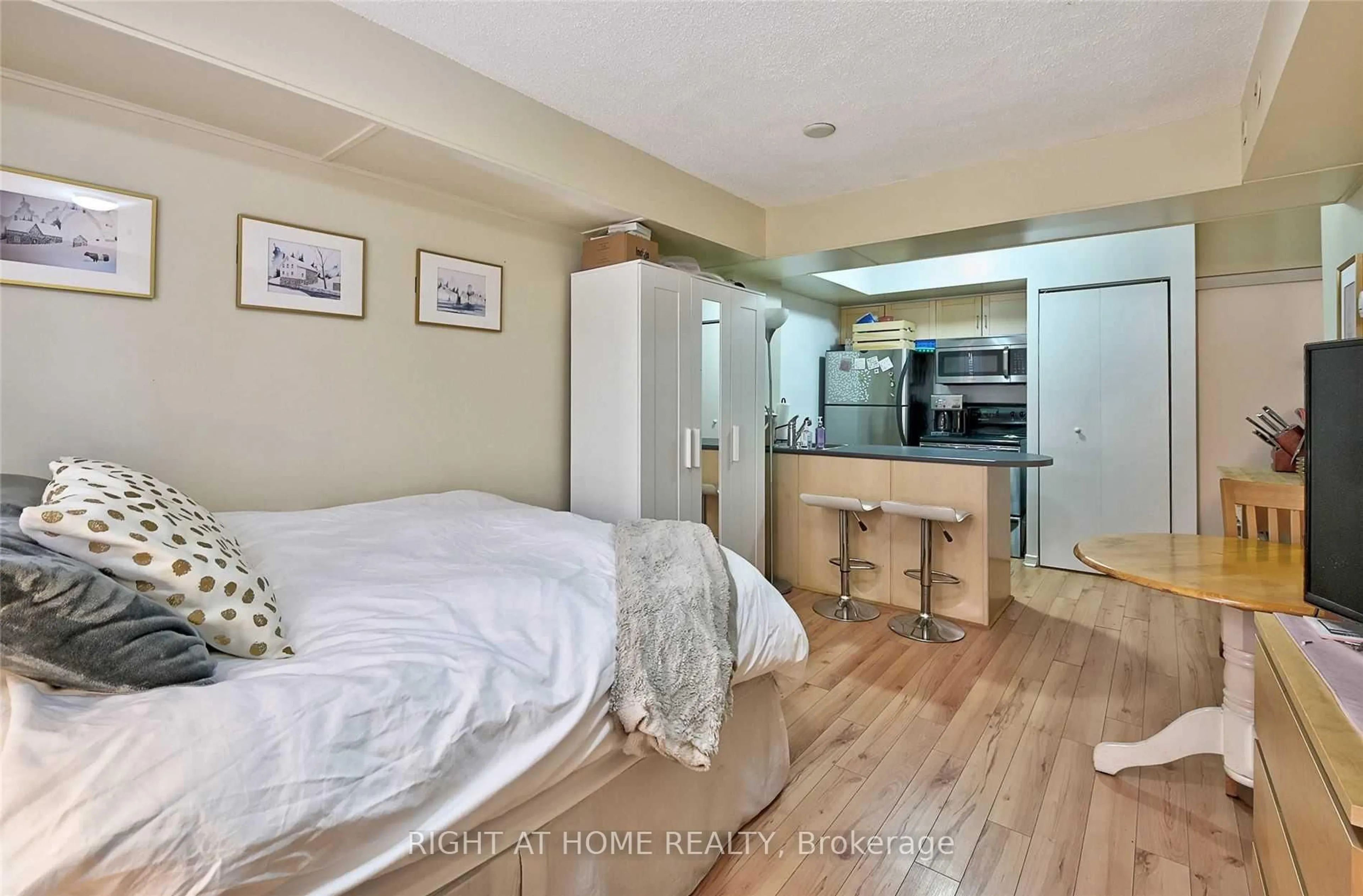 Bedroom with bed, unknown for 26 Western Battery Rd #211, Toronto Ontario M6K 3N9