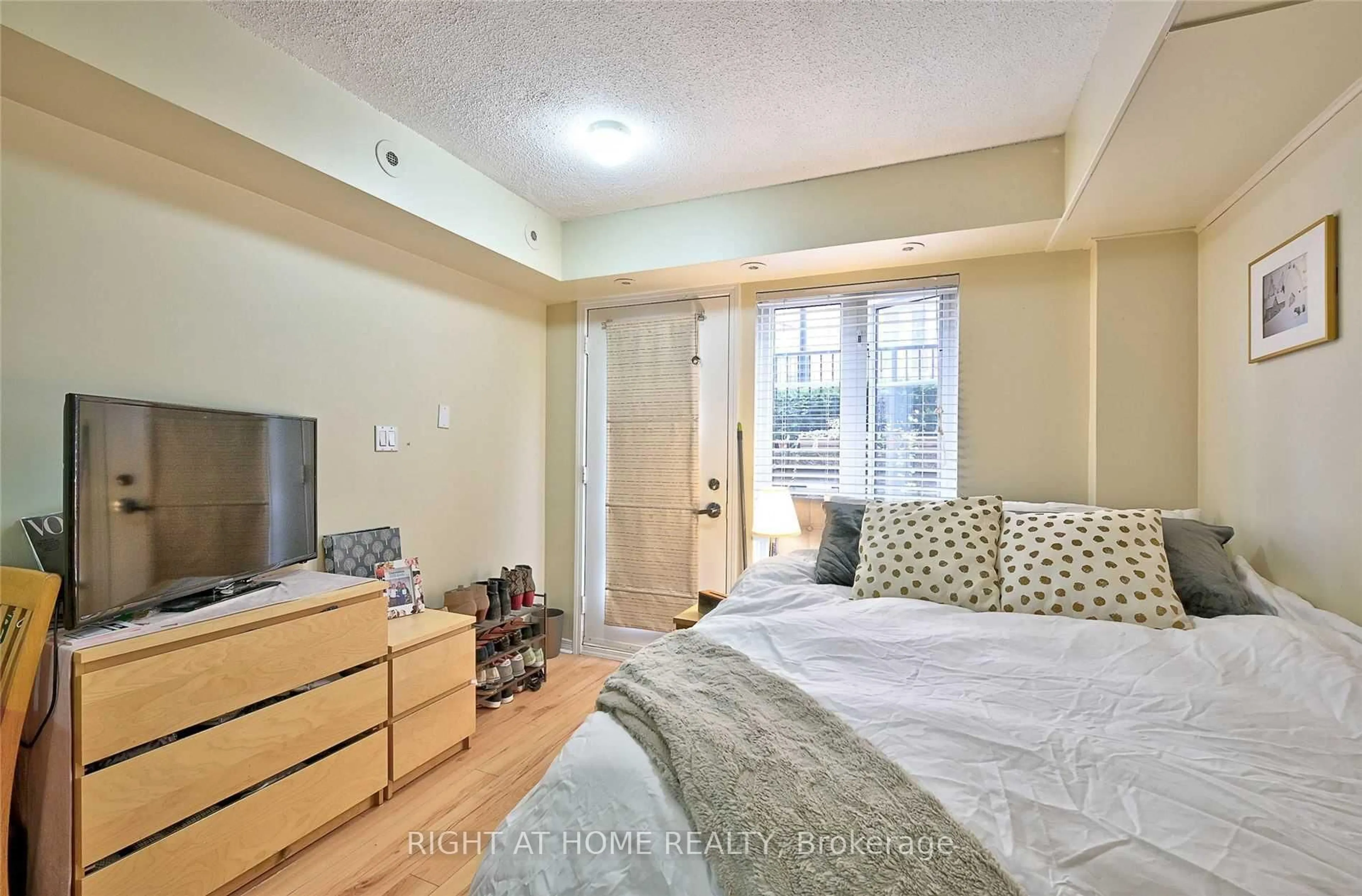 Bedroom with bed, unknown for 26 Western Battery Rd #211, Toronto Ontario M6K 3N9