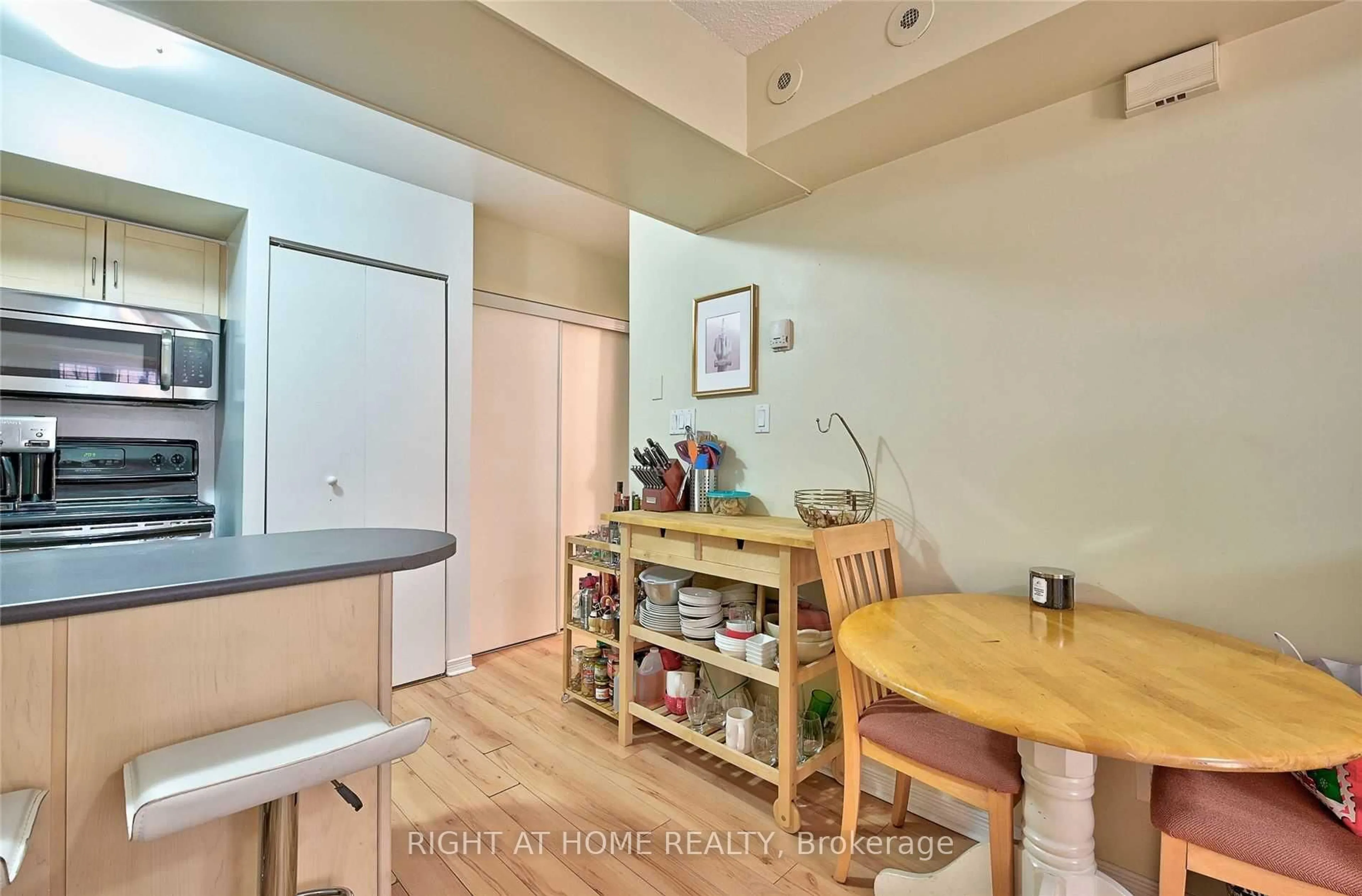 Unknown for 26 Western Battery Rd #211, Toronto Ontario M6K 3N9