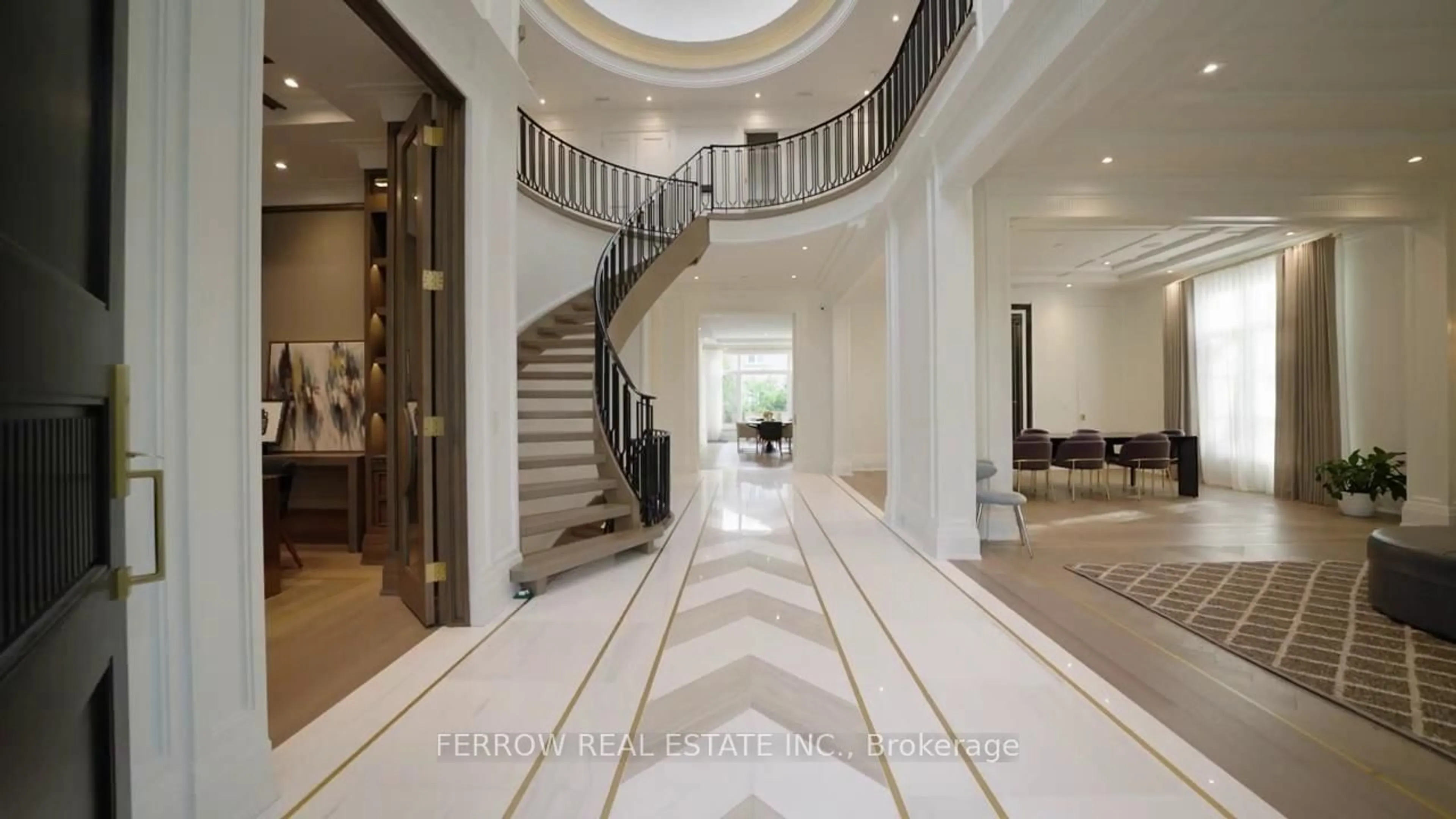 Indoor foyer for 55 Leacroft Cres, Toronto Ontario M3B 2G5