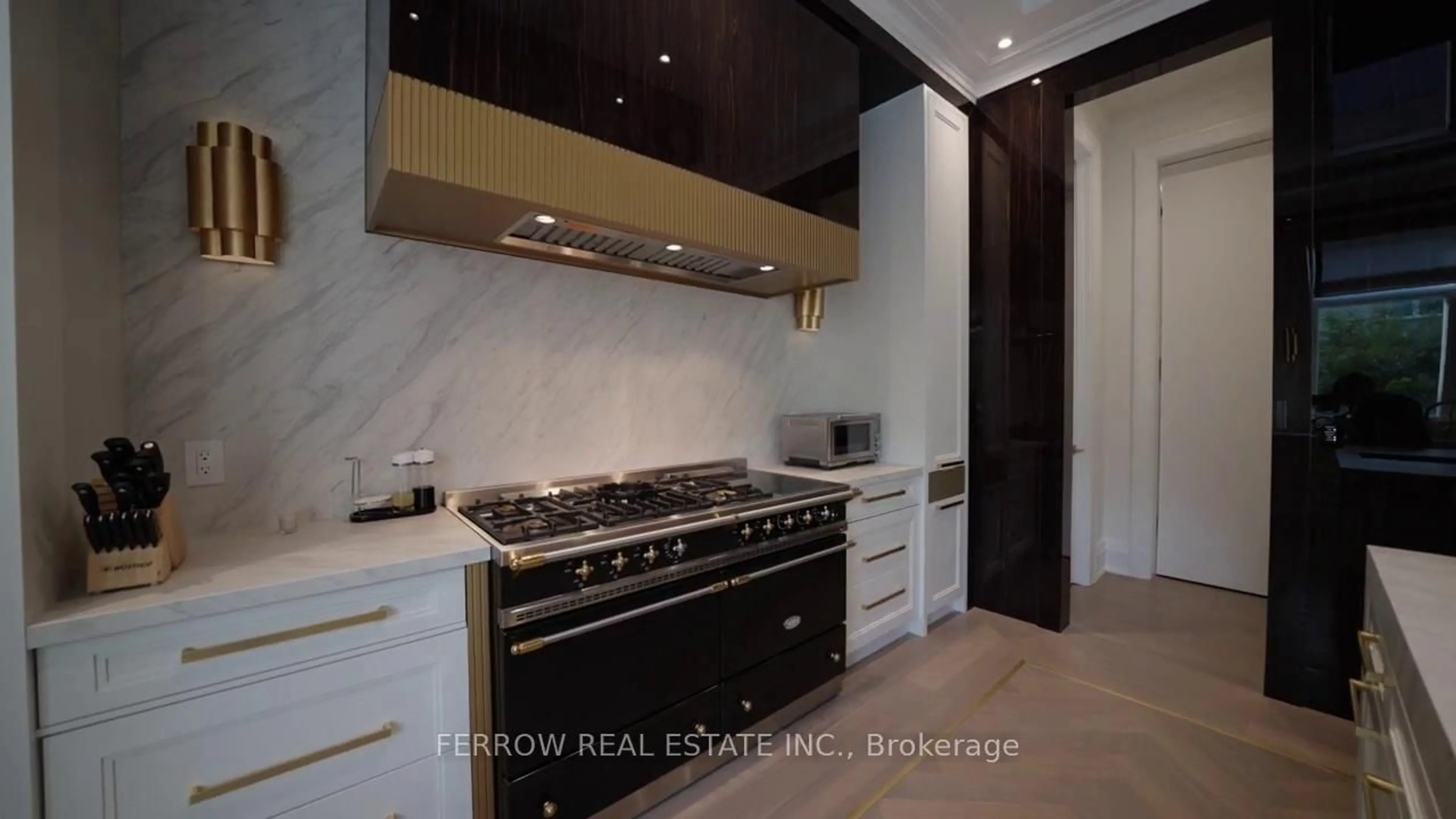 Contemporary kitchen, unknown for 55 Leacroft Cres, Toronto Ontario M3B 2G5