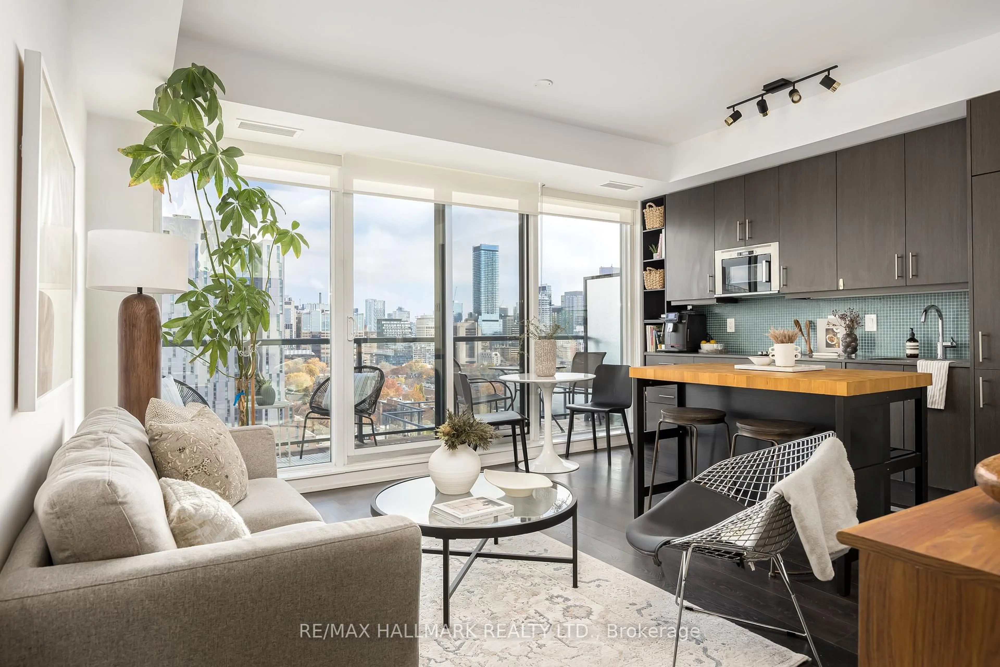 Living room with furniture, unknown for 297 College St #1702, Toronto Ontario M5T 1S2