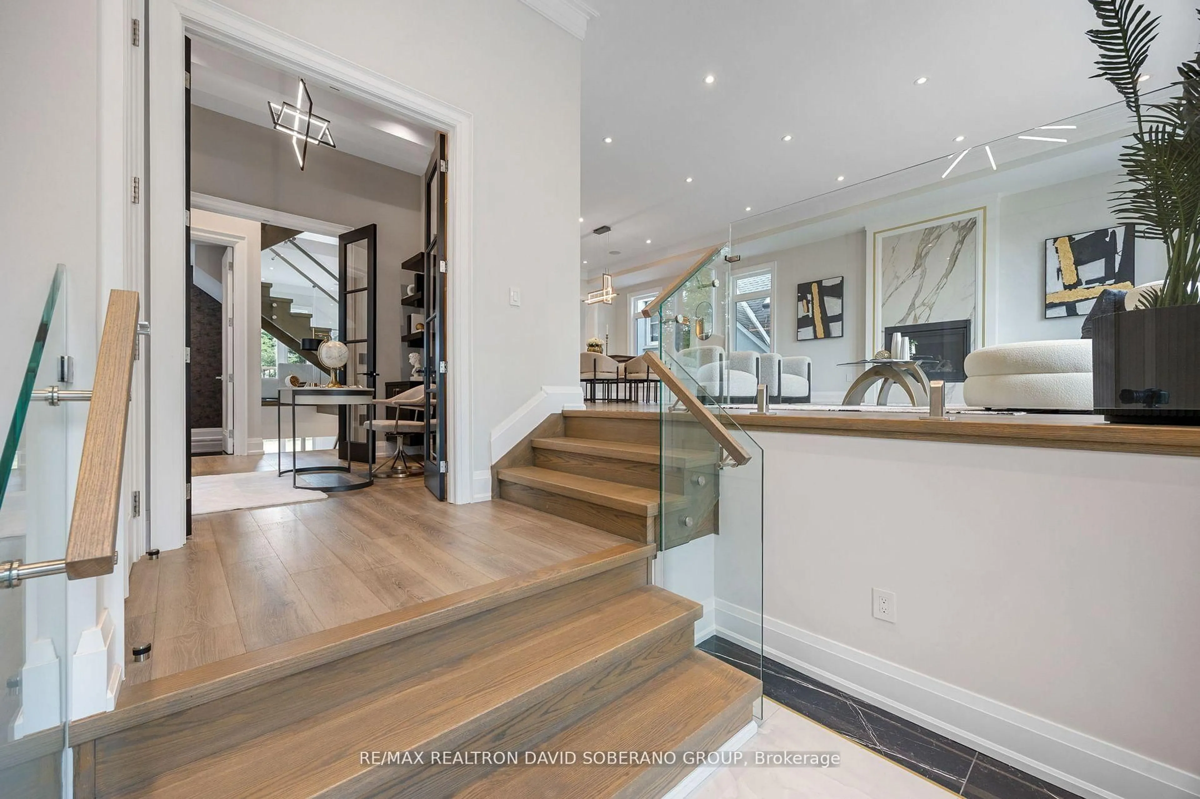 Unknown for 106 Allingham Gdns, Toronto Ontario M3H 1Y2