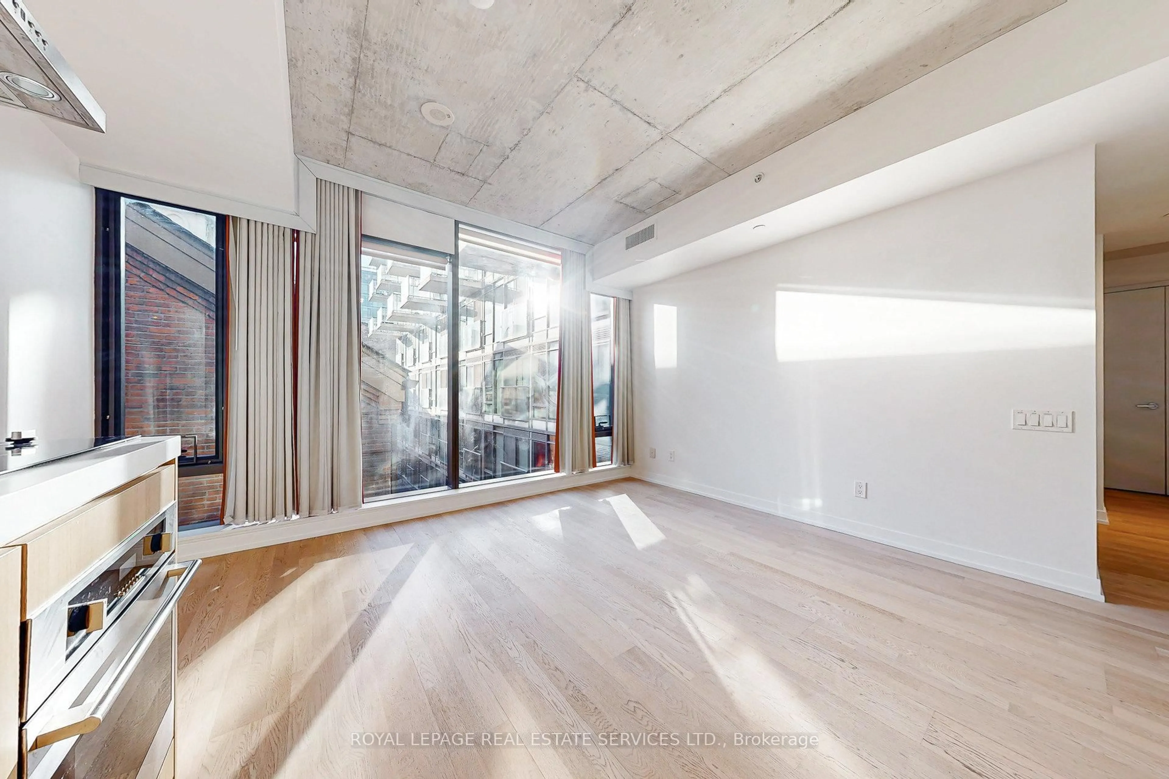 A pic of a room for 560 King St #417, Toronto Ontario M5V 1M3