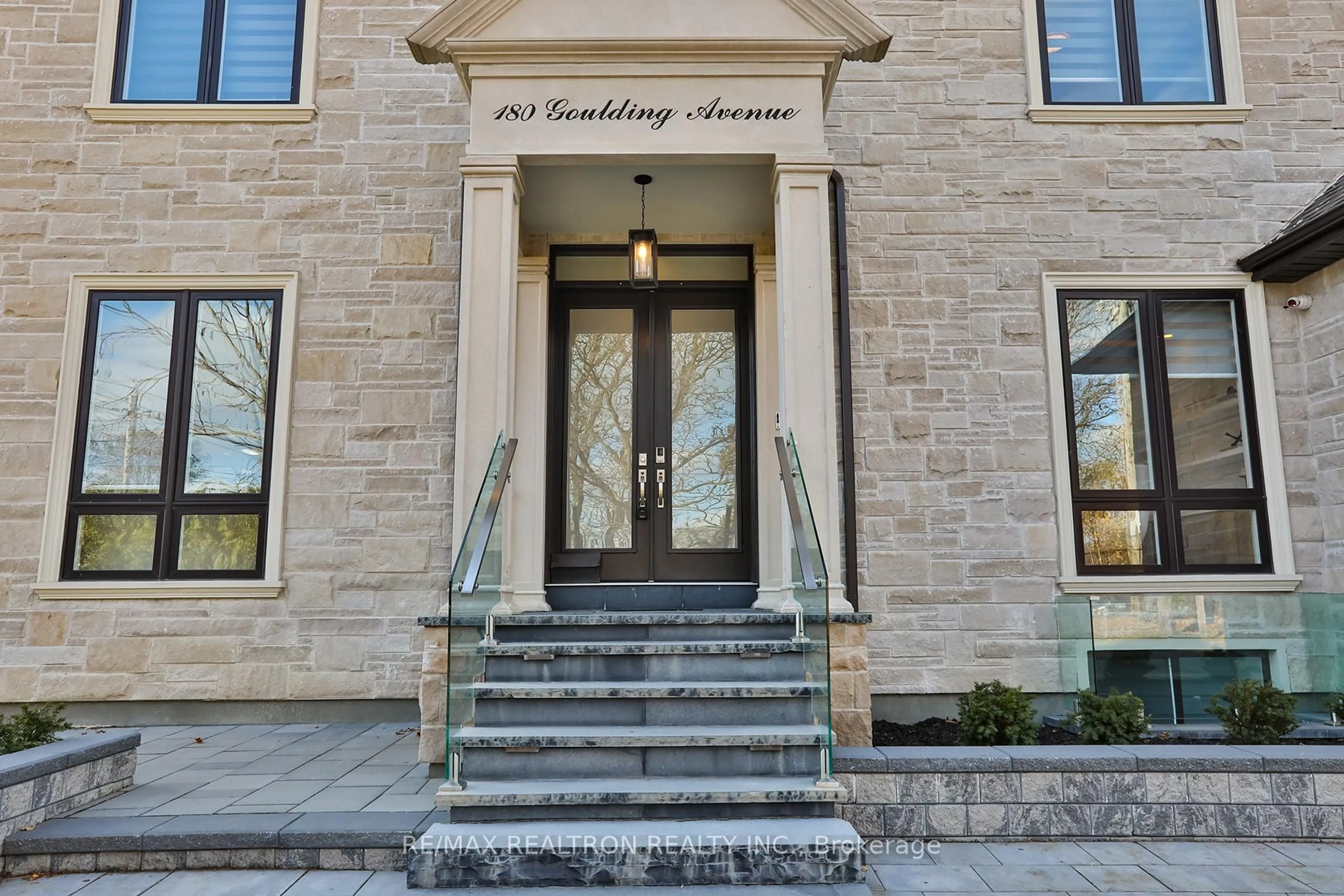 Indoor entryway for 180 Goulding Ave, Toronto Ontario M2R 2P4