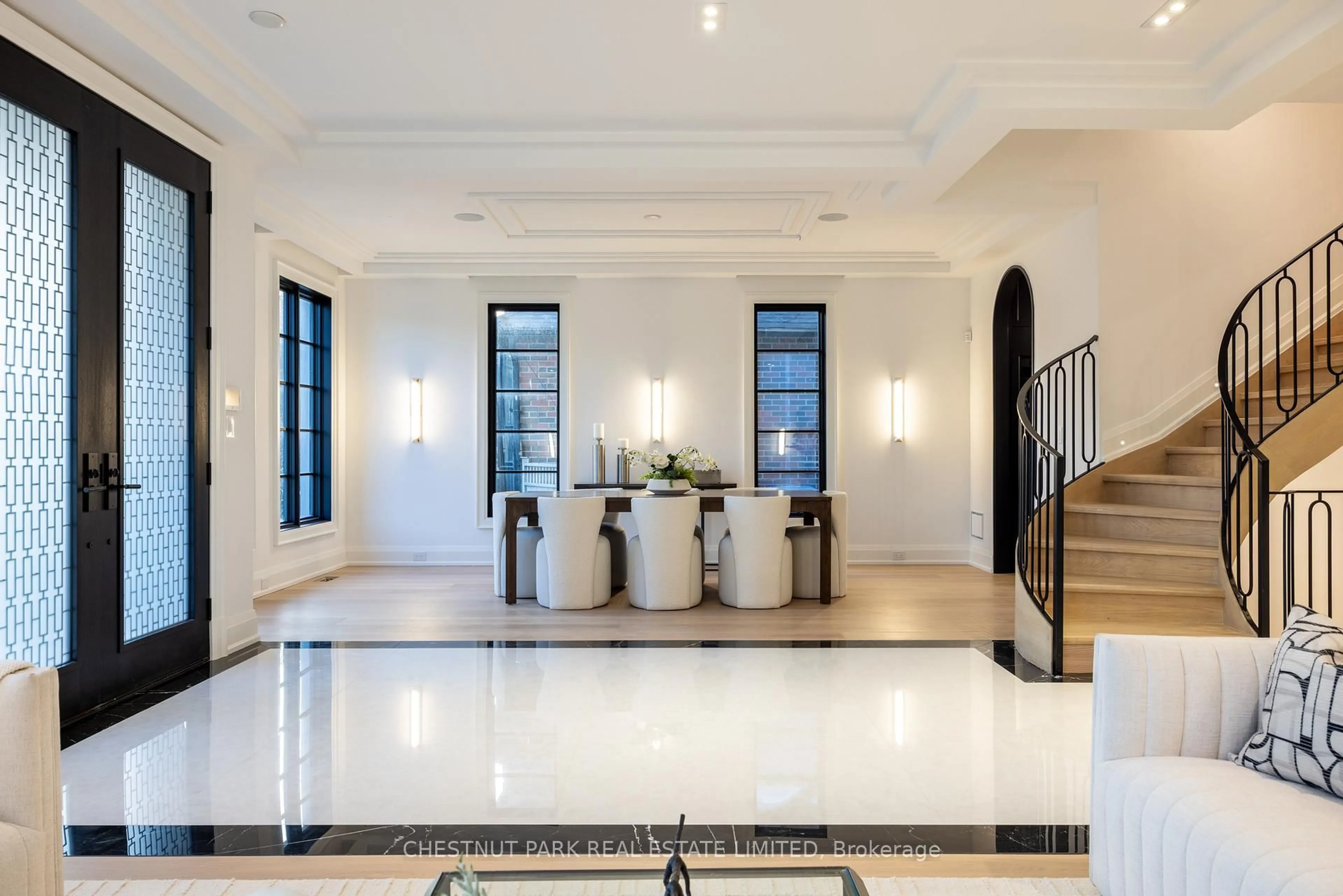 Indoor foyer for 36 Ava Rd, Toronto Ontario M5P 1Y4