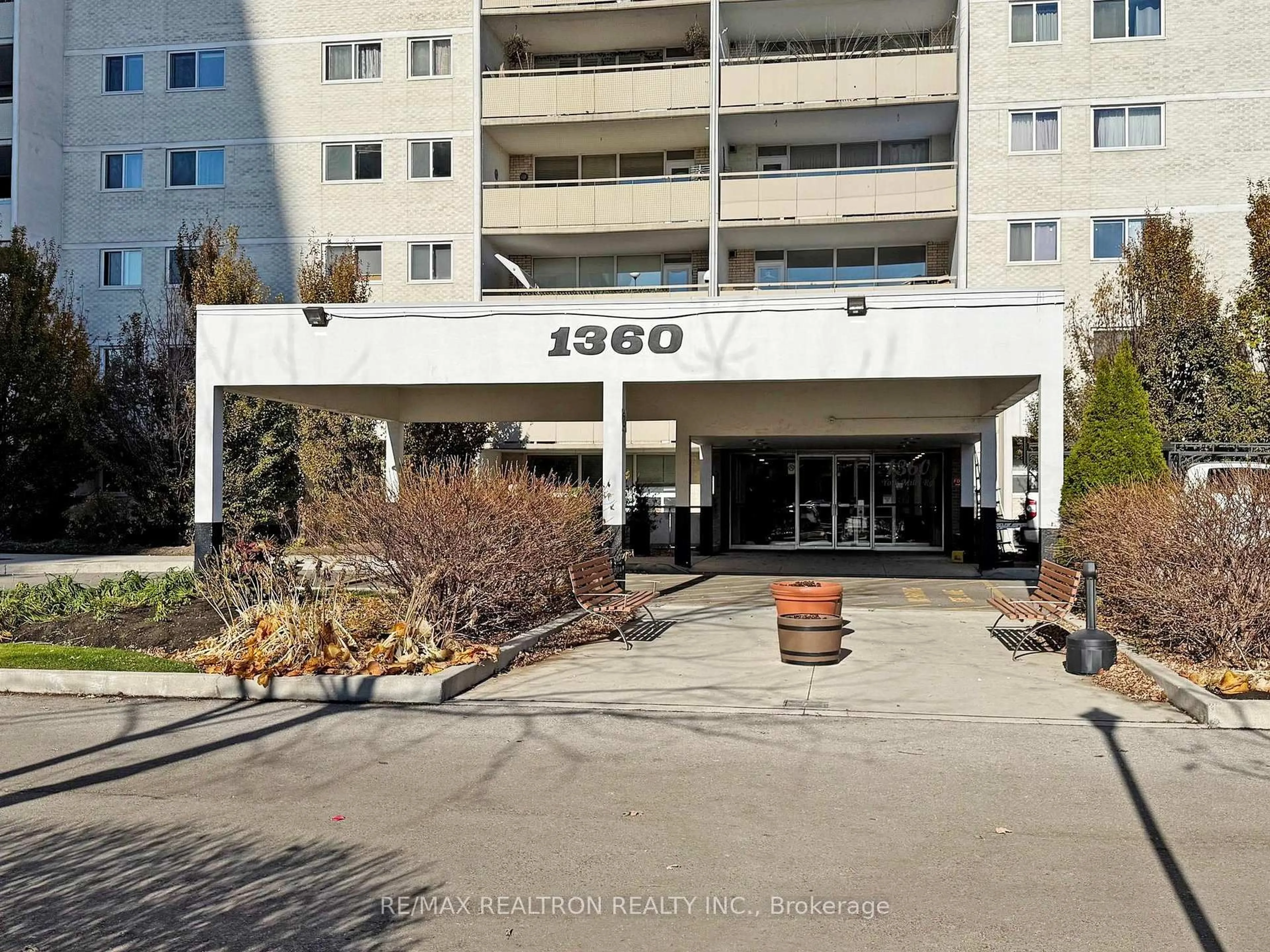 Indoor foyer for 1360 York Mills Rd #1012, Toronto Ontario M3A 2A3