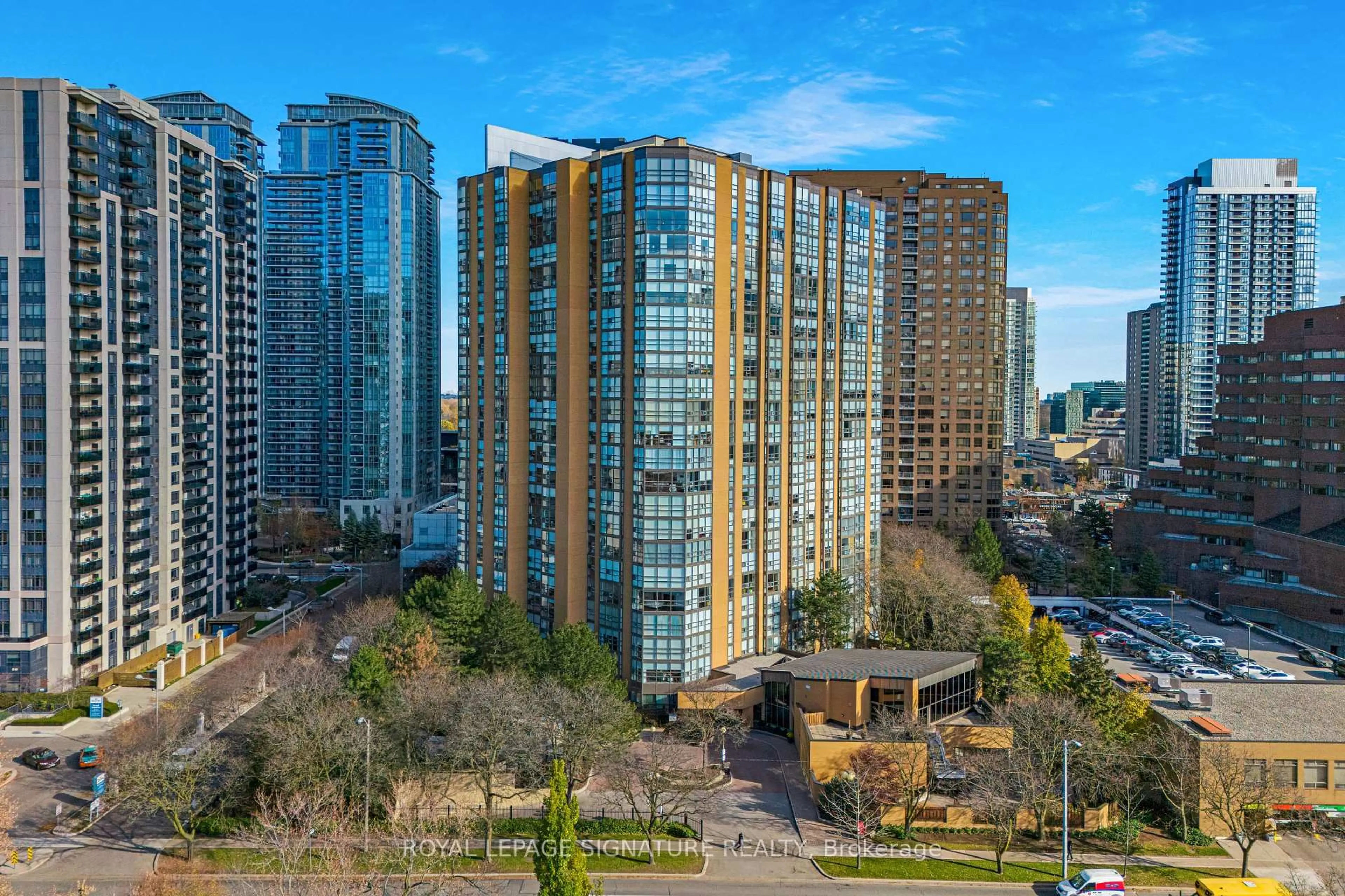 A pic from outside/outdoor area/front of a property/back of a property/a pic from drone, city buildings view from balcony for 131 Beecroft Rd #2110, Toronto Ontario M2N 6G9
