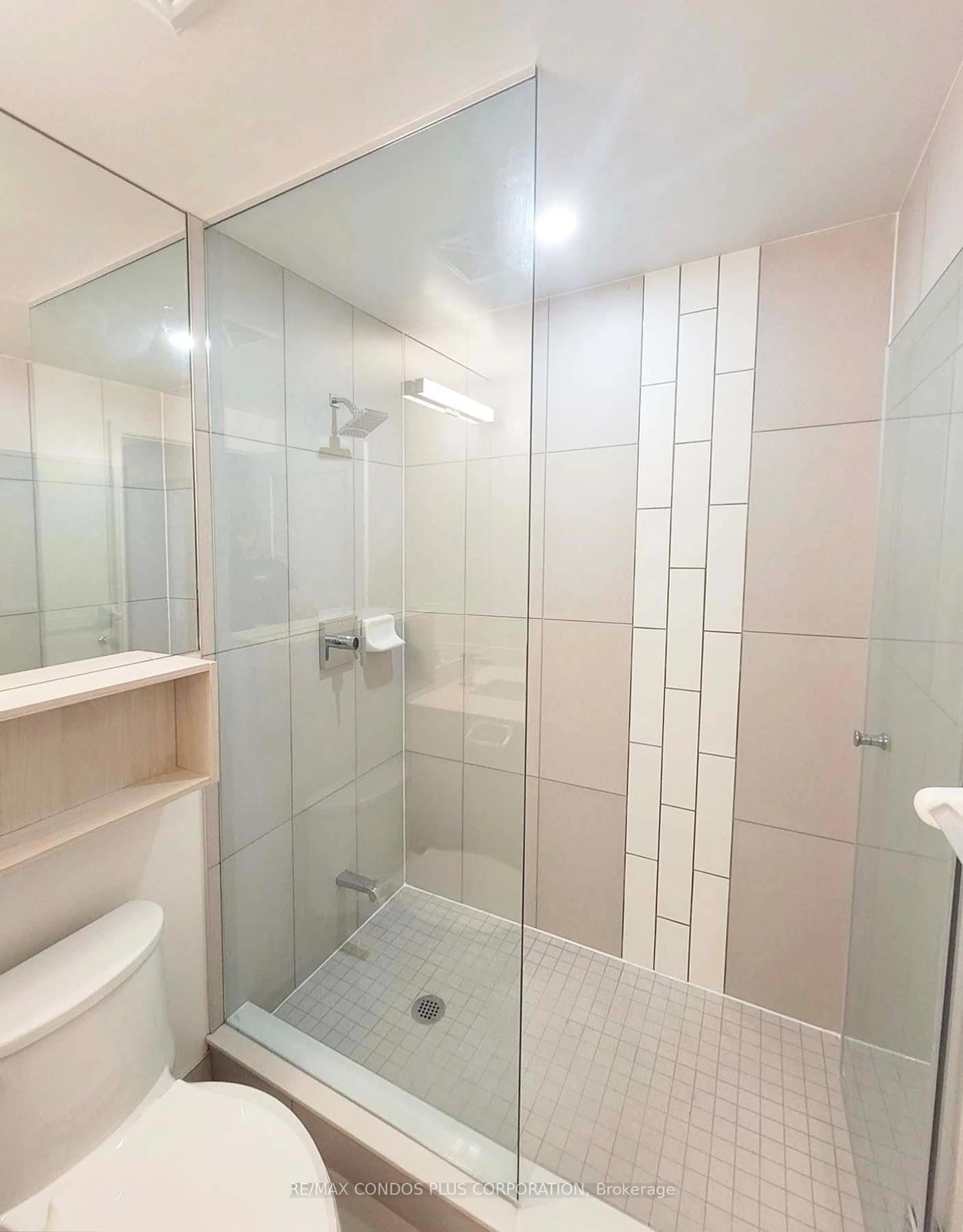 Standard bathroom, ceramic/tile floor for 121 Lower Sherbourne St #946, Toronto Ontario M5A 0W8