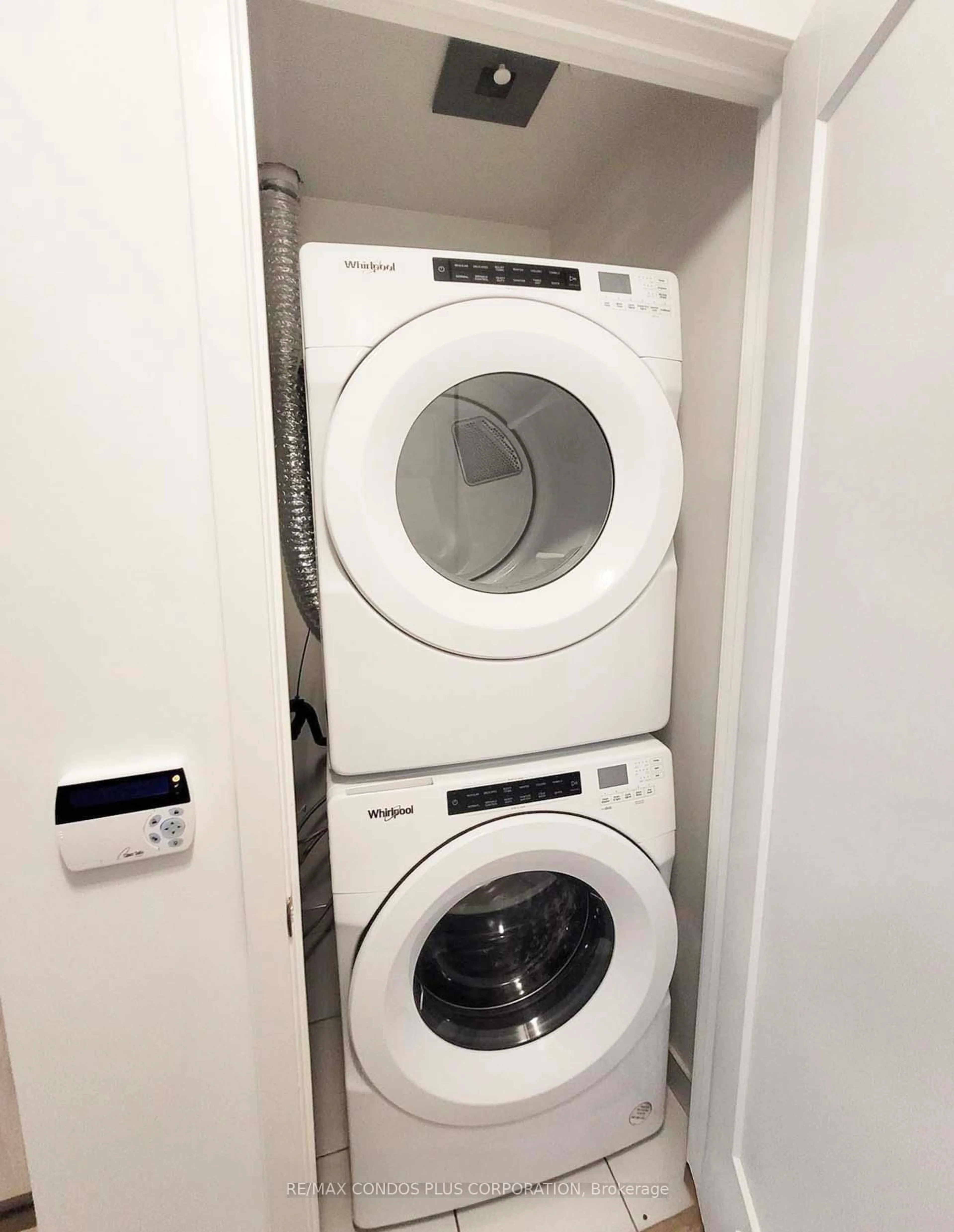Laundry room for 121 Lower Sherbourne St #946, Toronto Ontario M5A 0W8