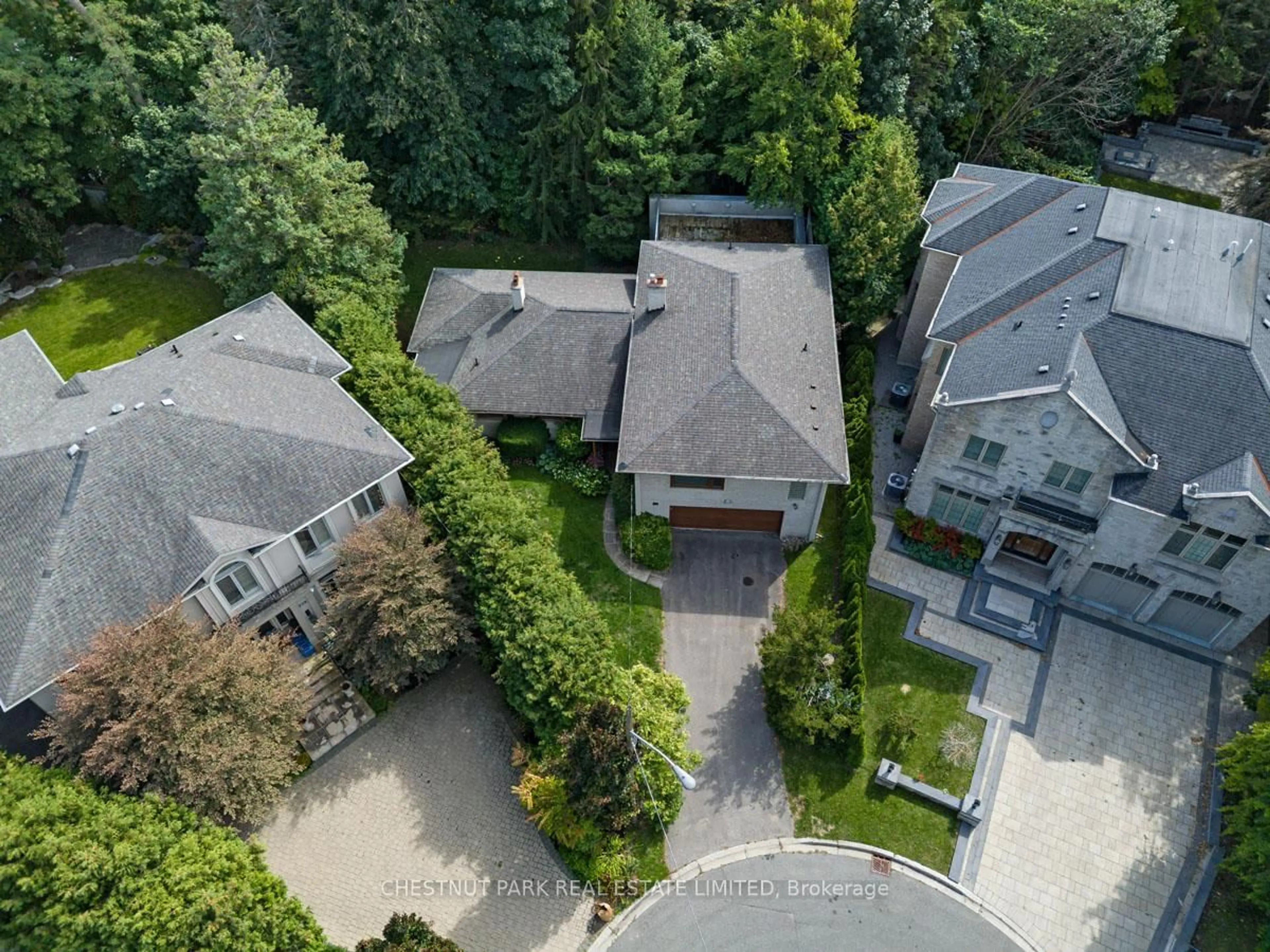 A pic from outside/outdoor area/front of a property/back of a property/a pic from drone, street for 229 Owen Blvd, Toronto Ontario M2P 1G9