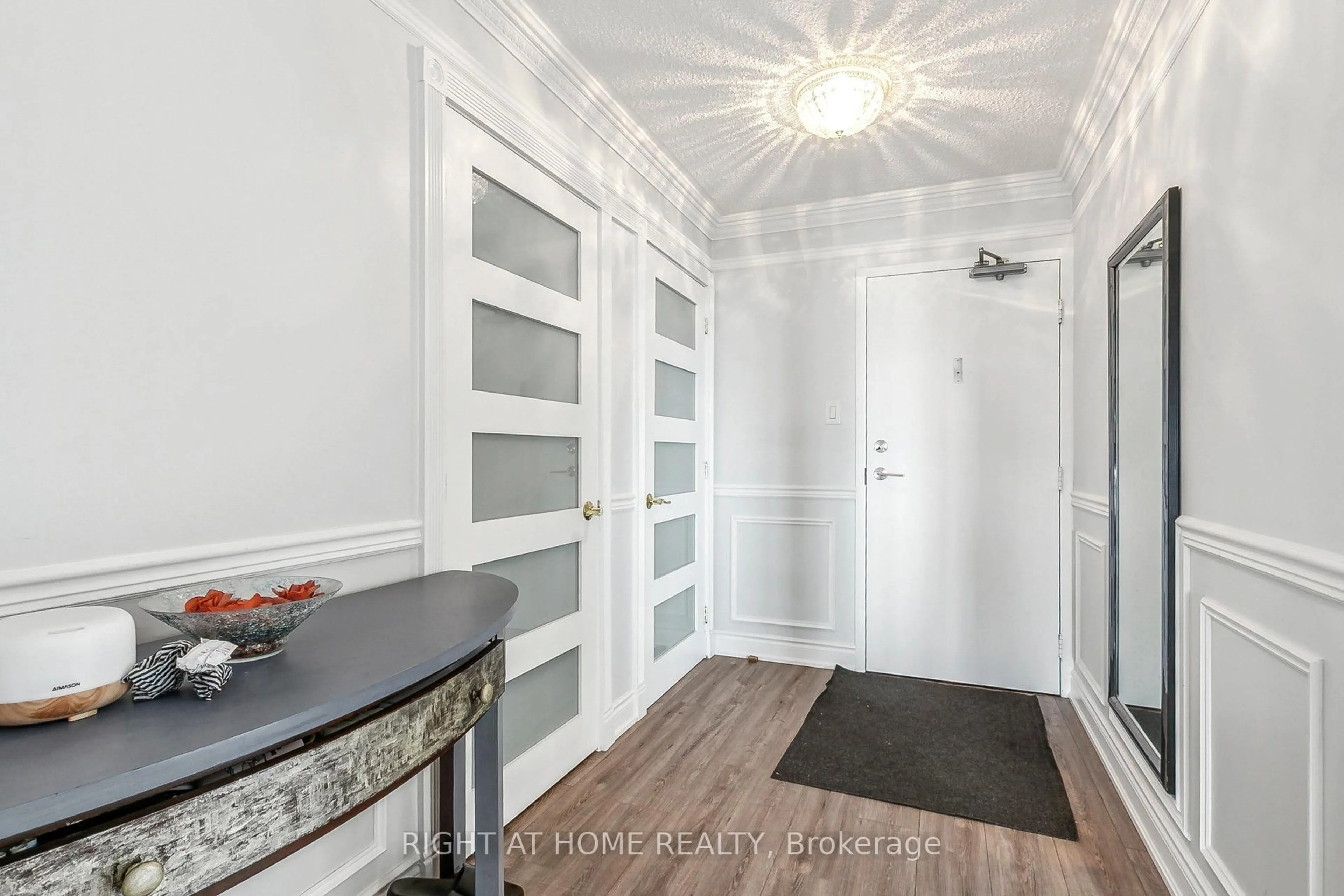 Indoor entryway for 55 Skymark Dr #2704, Toronto Ontario M2H 3N4