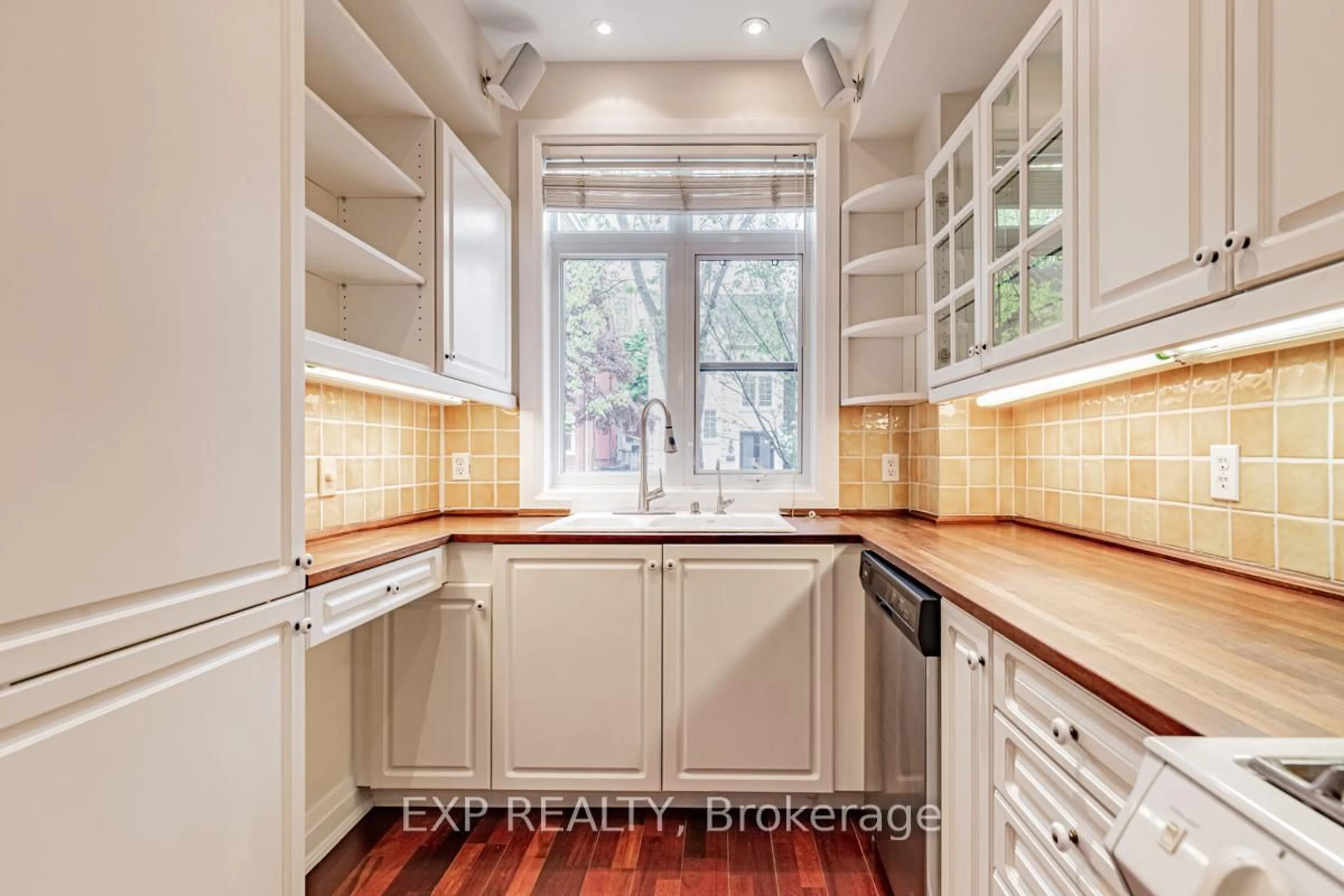 Contemporary kitchen, unknown for 37 Shaftesbury Ave, Toronto Ontario M4T 3B3