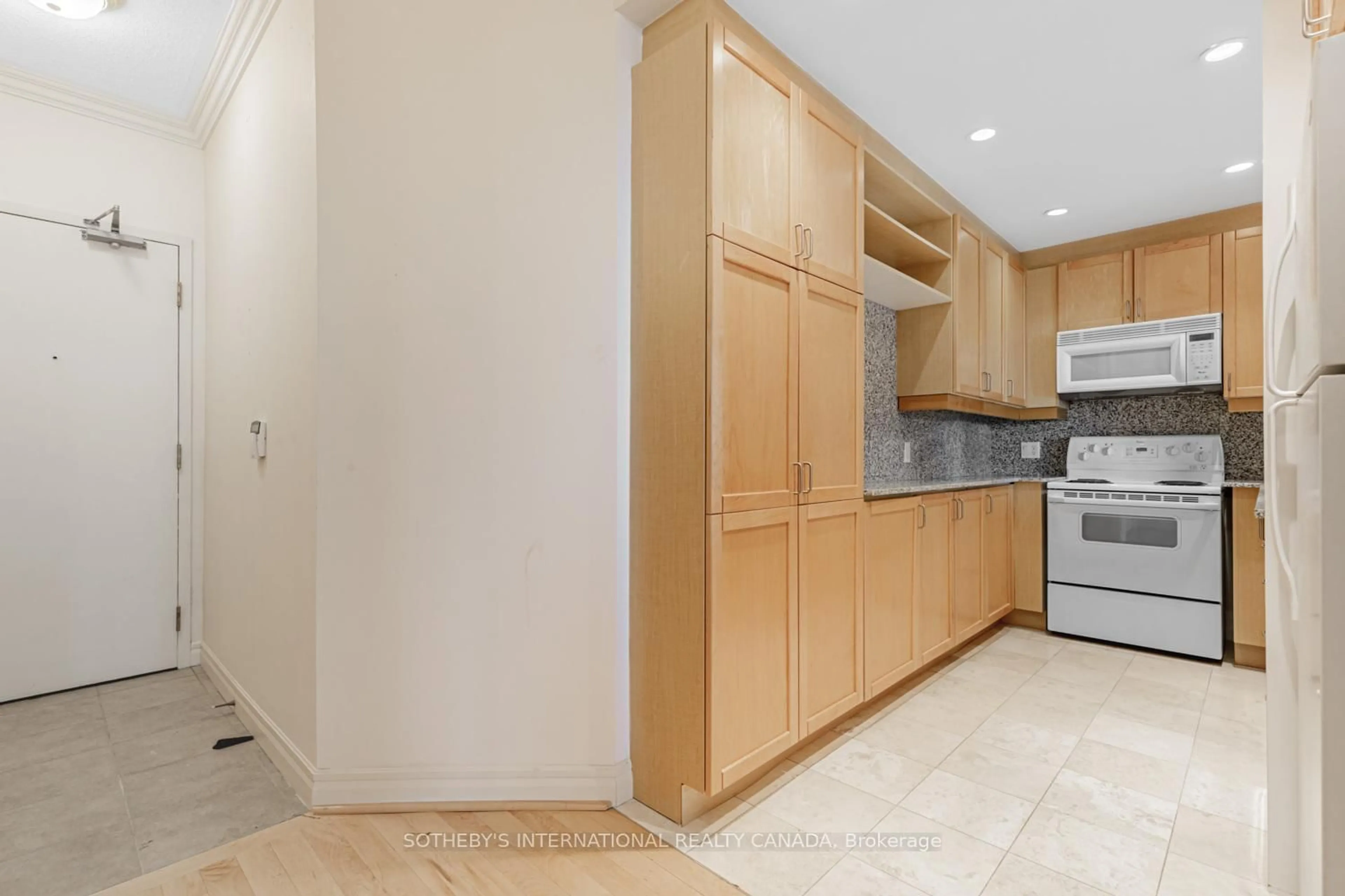 Standard kitchen, unknown for 8 Park Rd #3811, Toronto Ontario M4W 3S5
