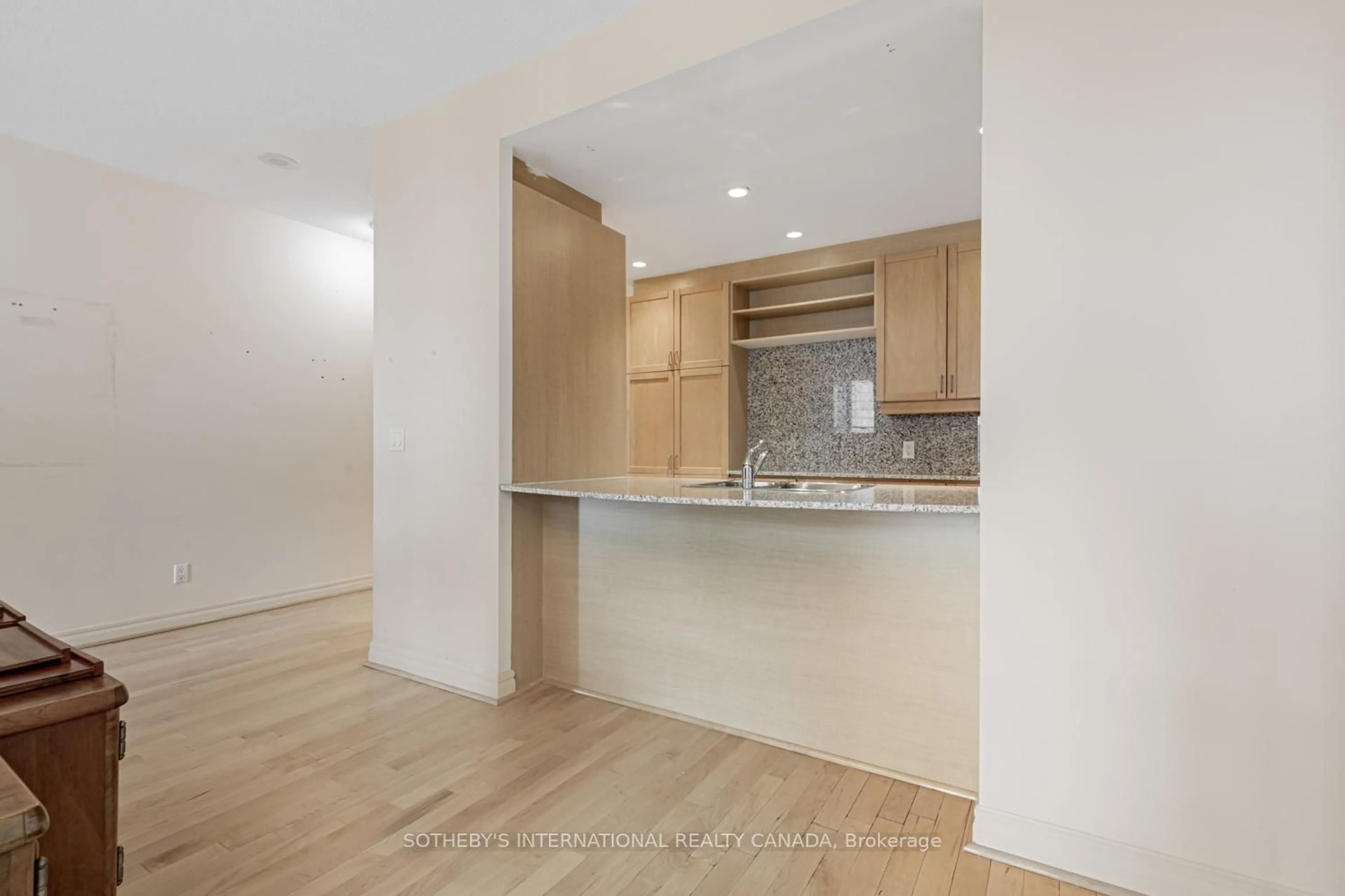 Unknown for 8 Park Rd #3811, Toronto Ontario M4W 3S5