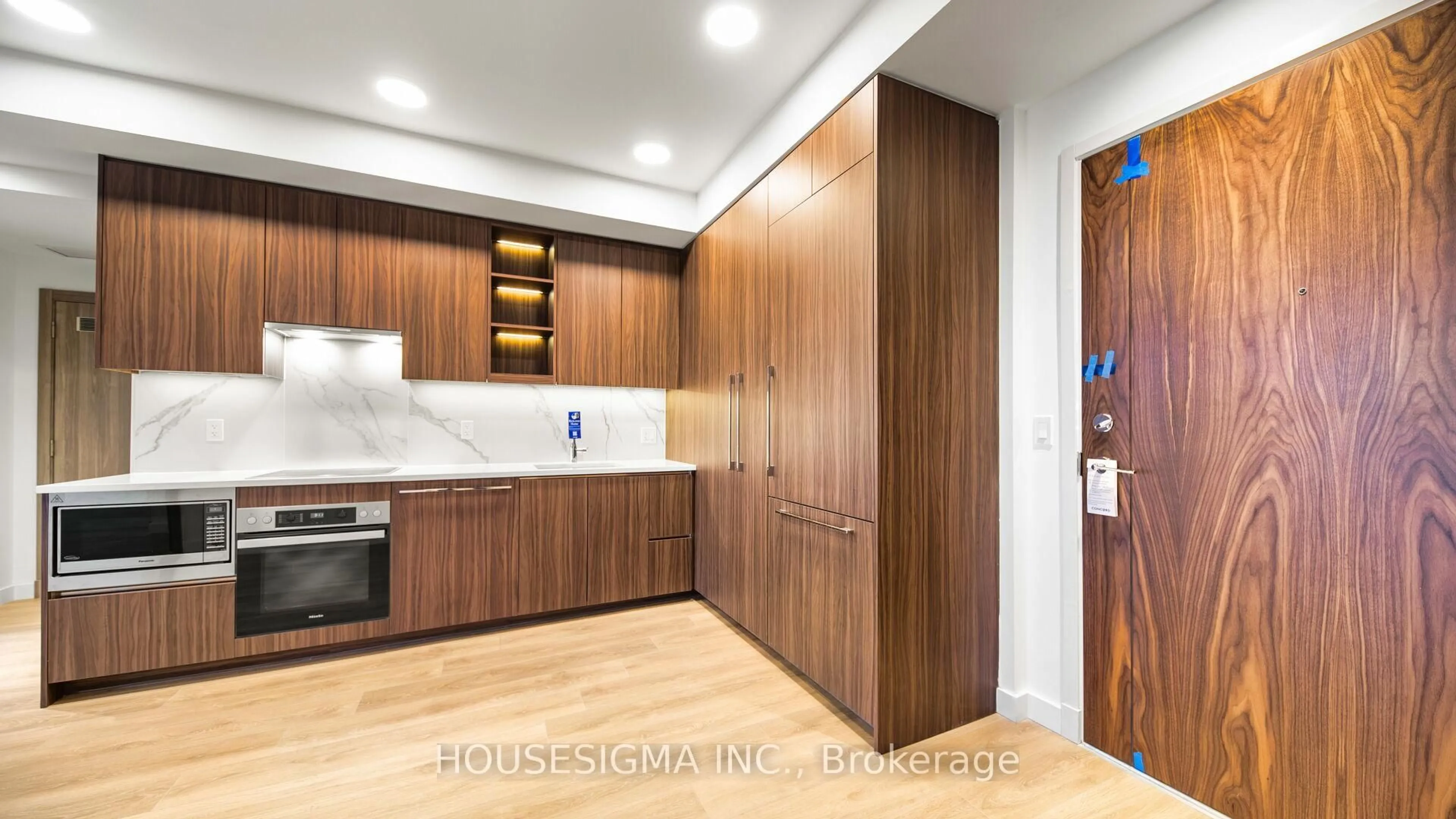 Standard kitchen, wood/laminate floor for 27 McMahon Dr #3306, Toronto Ontario M2K 0J2